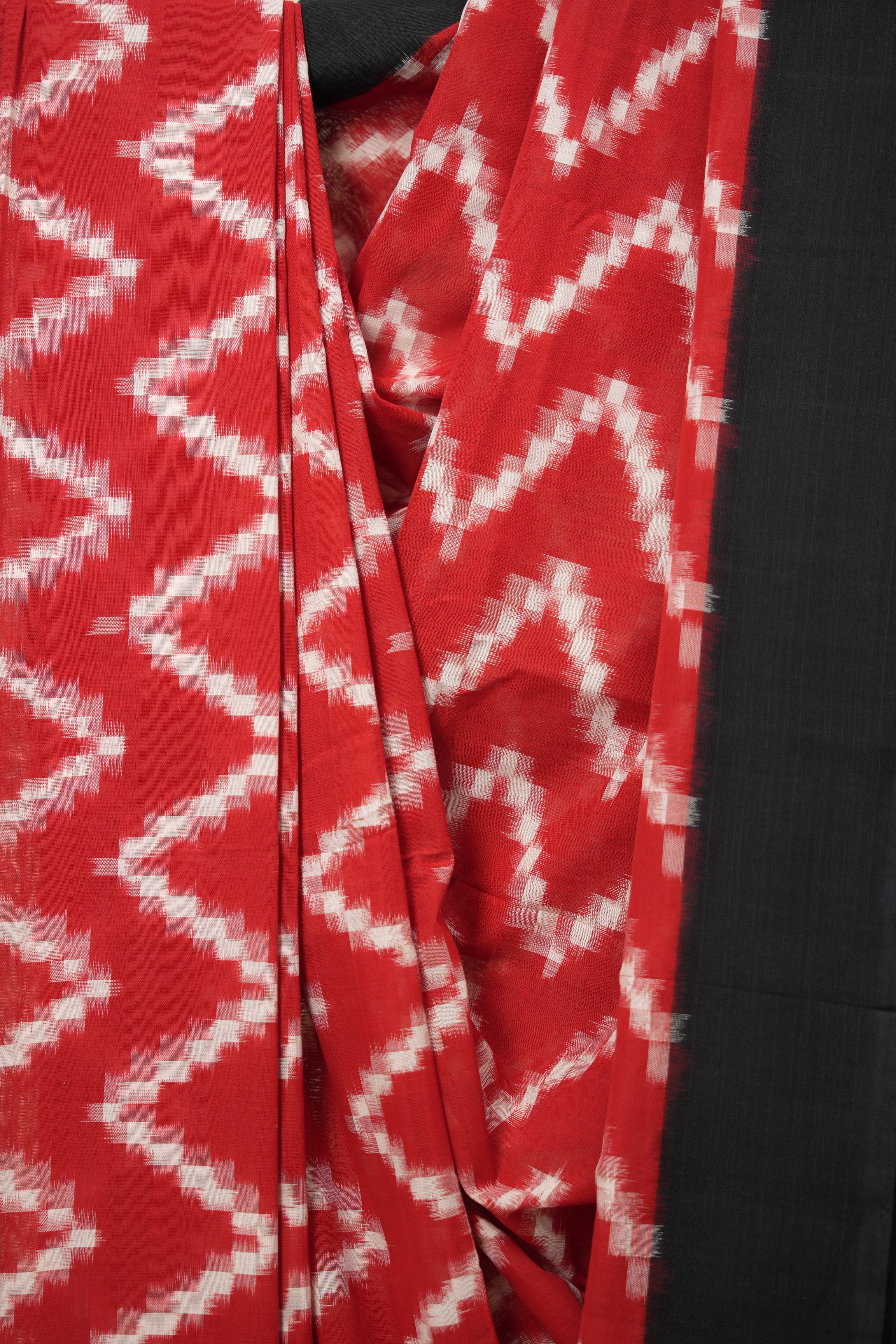 Red - White Pochampalli Cotton Ikat Saree - SRRWPCIS600