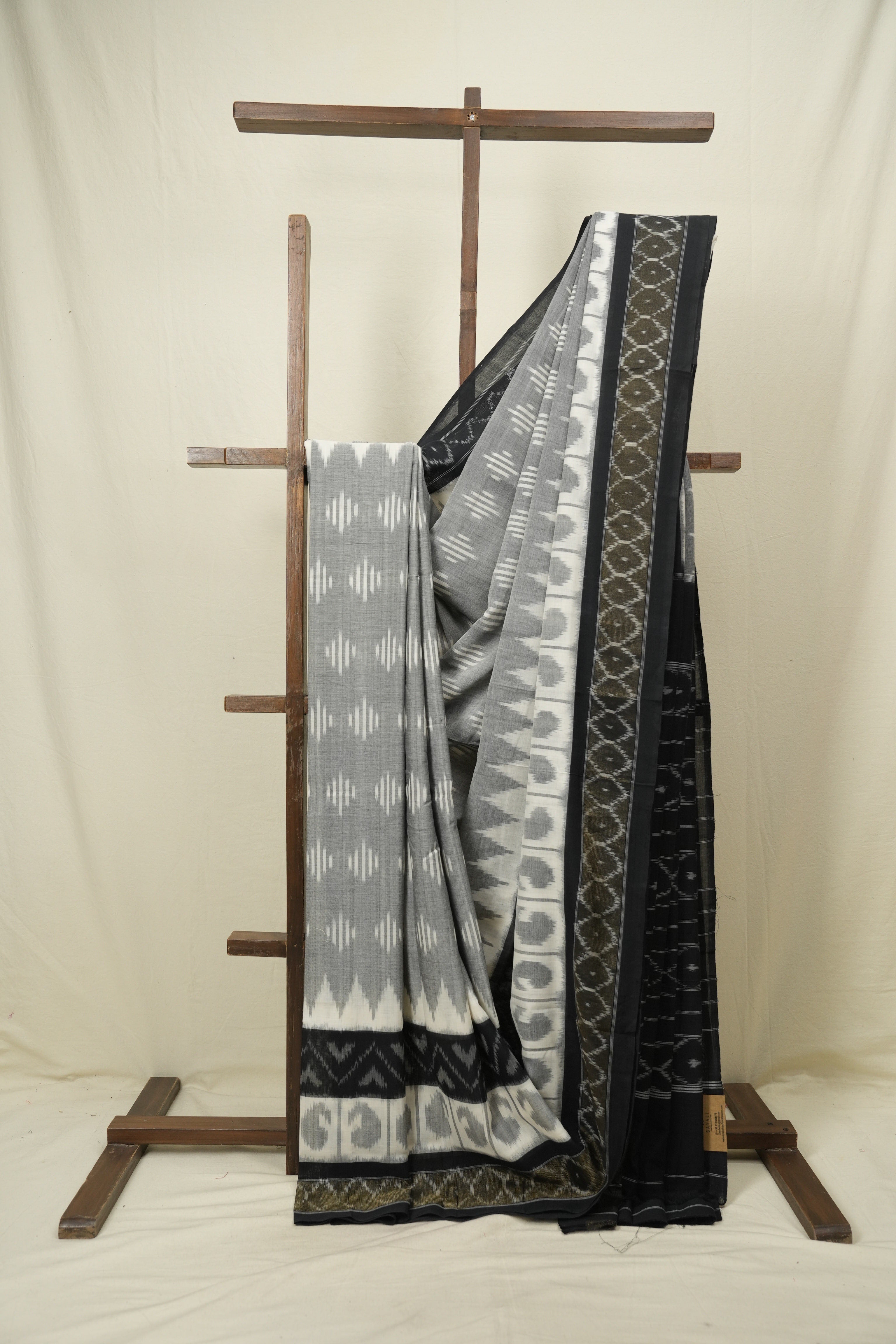 Grey Pochampalli Cotton Ikat Saree - SRGPCIS733