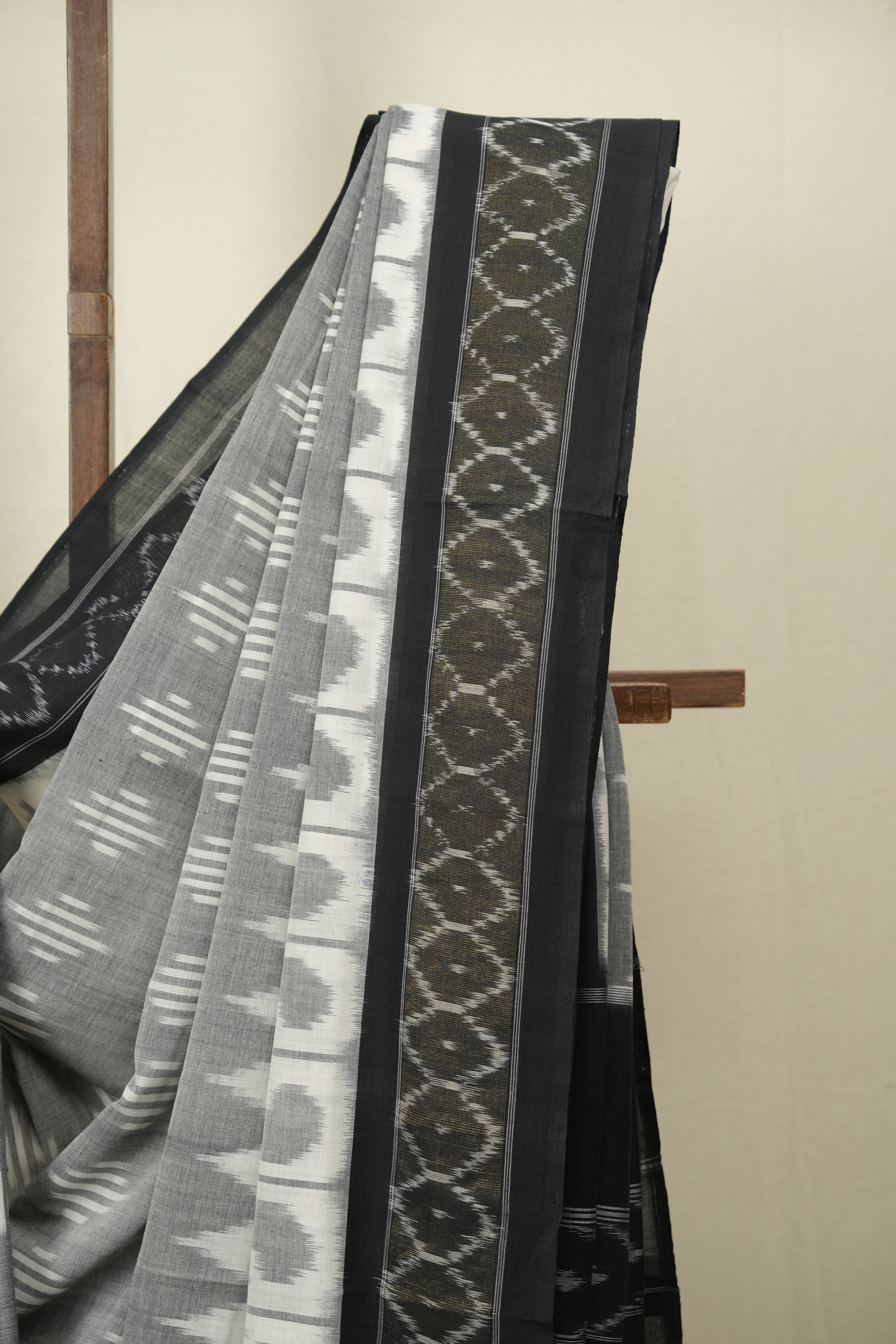 Grey Pochampalli Cotton Ikat Saree - SRGPCIS733