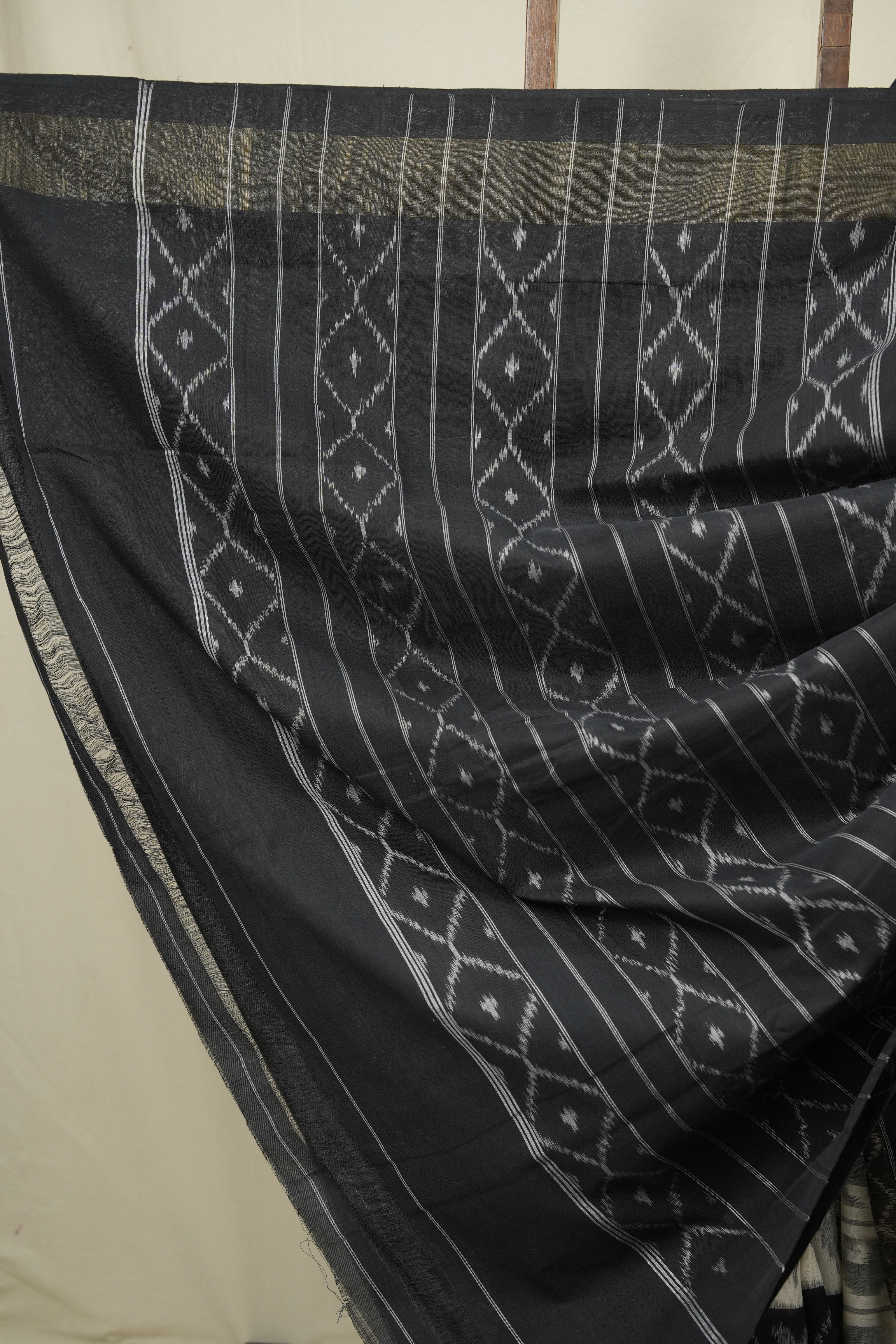 Grey Pochampalli Cotton Ikat Saree - SRGPCIS733
