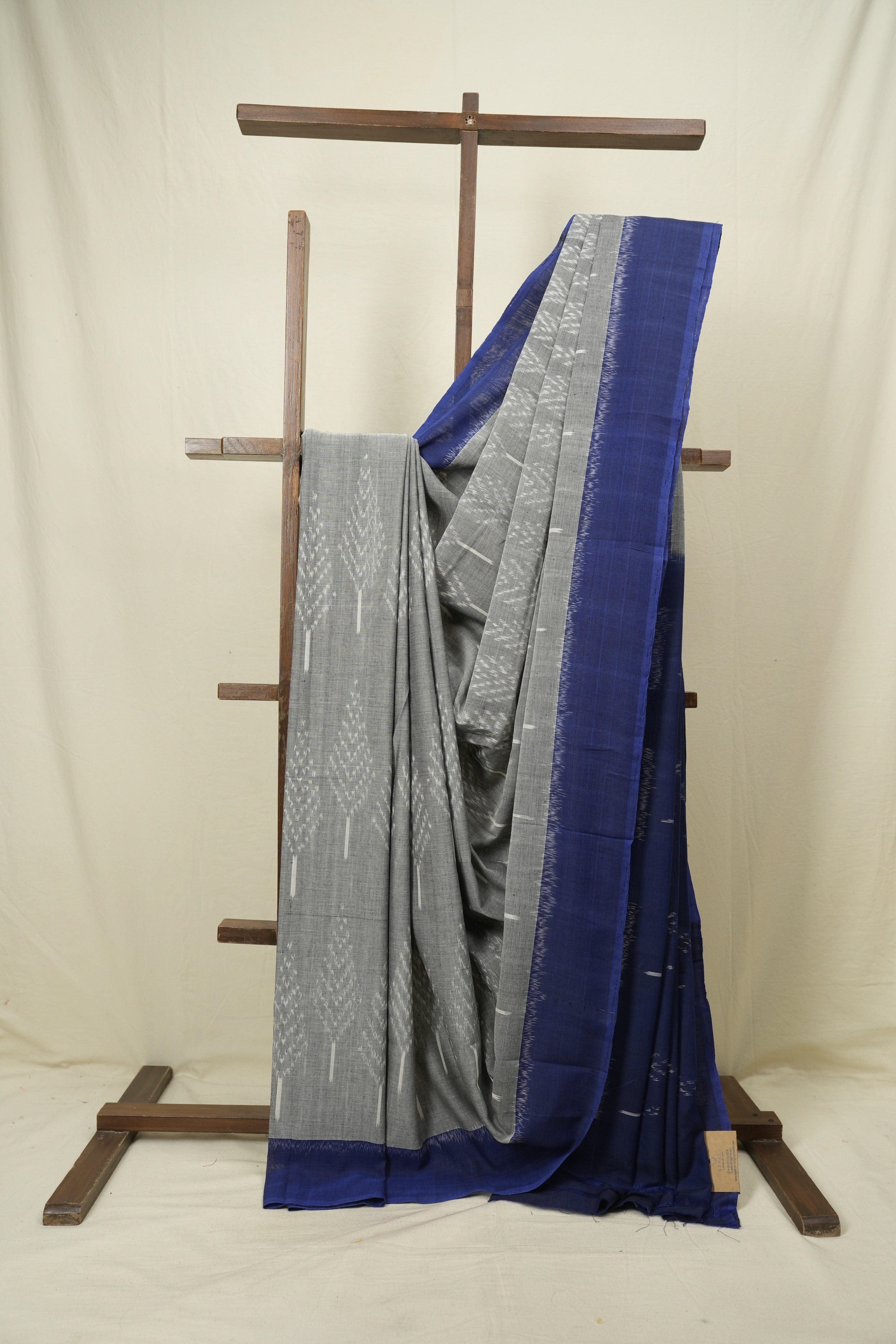 Grey Pochampalli Cotton Ikat Saree - SRGPCIS742