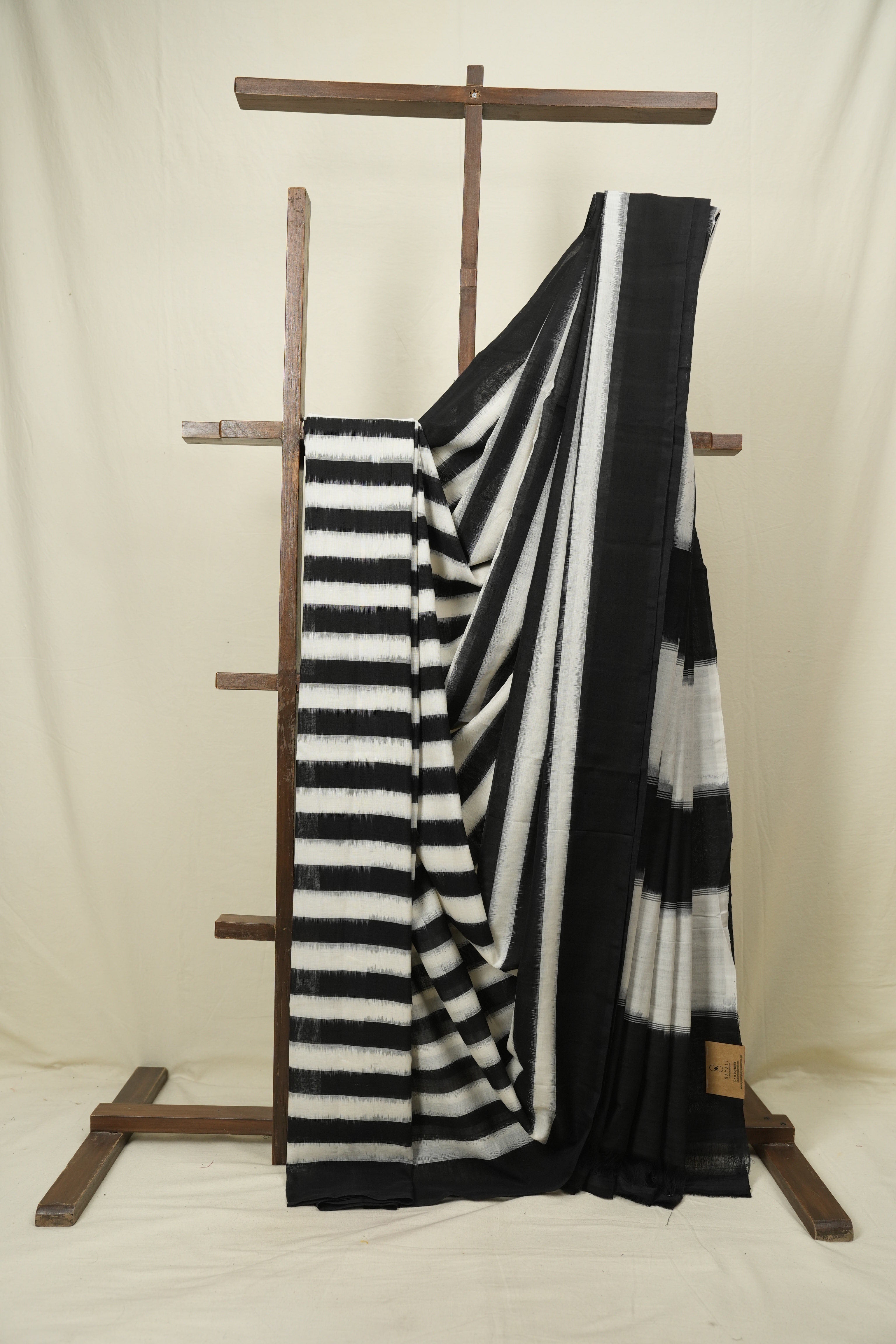 Black White Pochampalli Cotton Ikat Saree - SRBWPCIS743