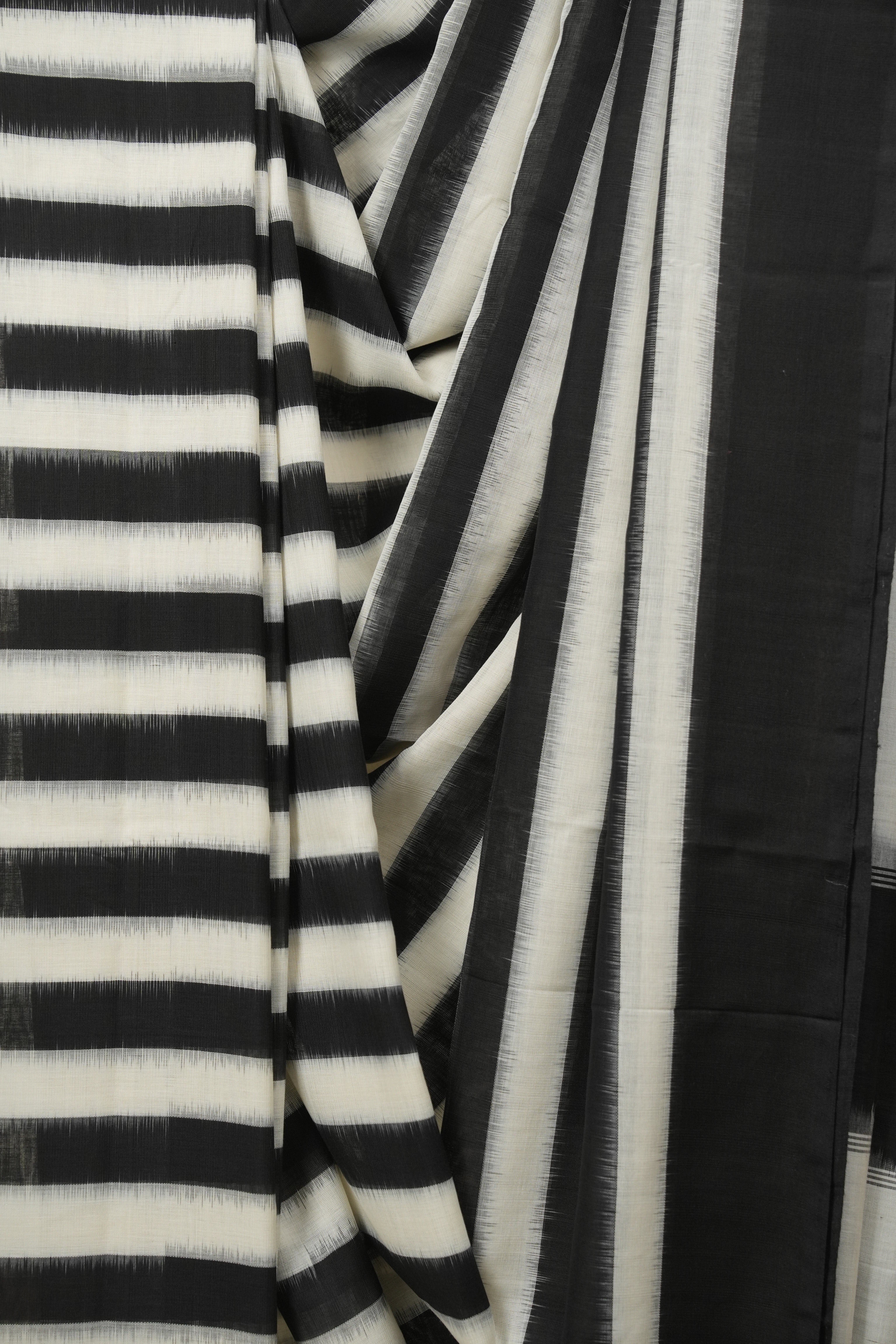 Black White Pochampalli Cotton Ikat Saree - SRBWPCIS743