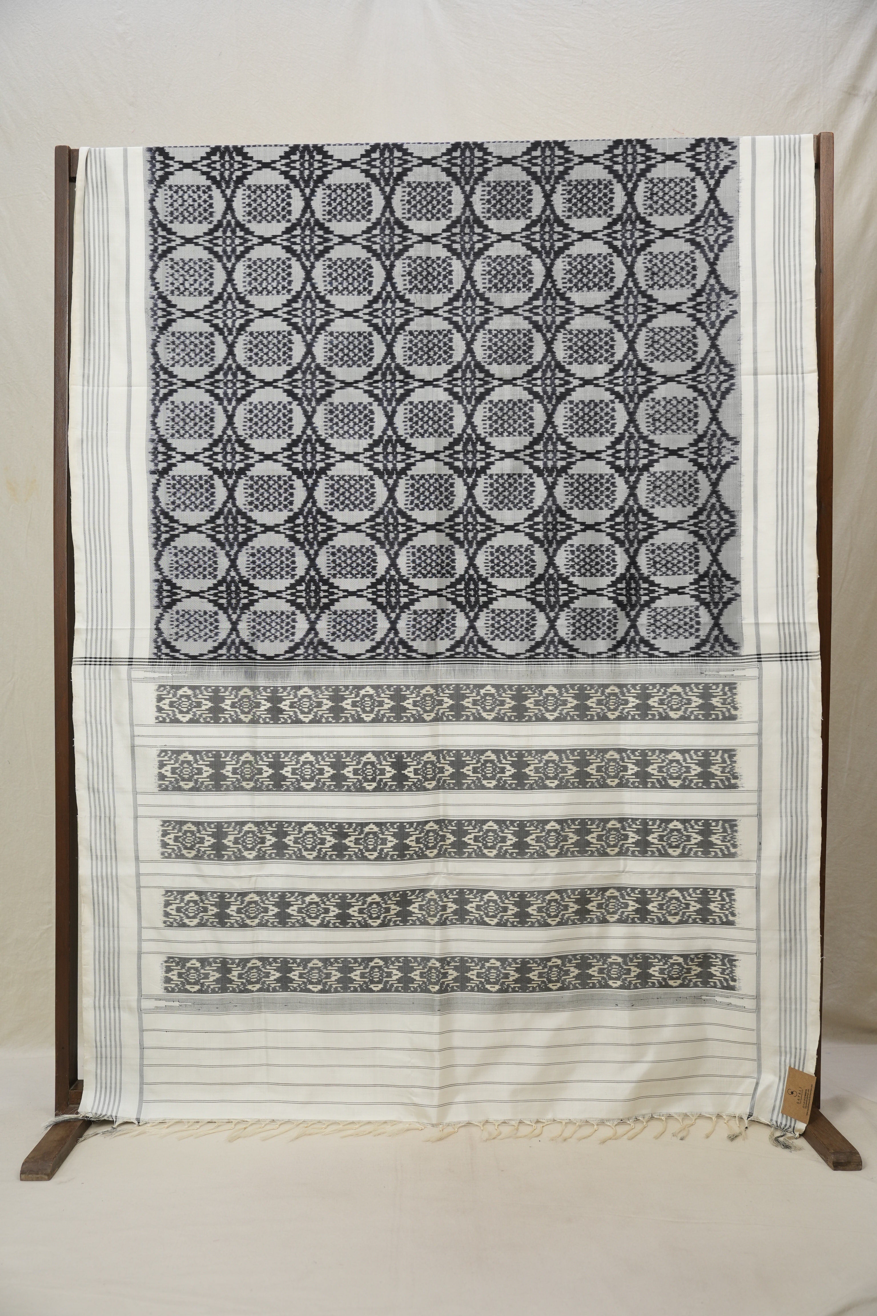 Cream White Pochampalli Silk Ikat Saree - SRCWPSIS241