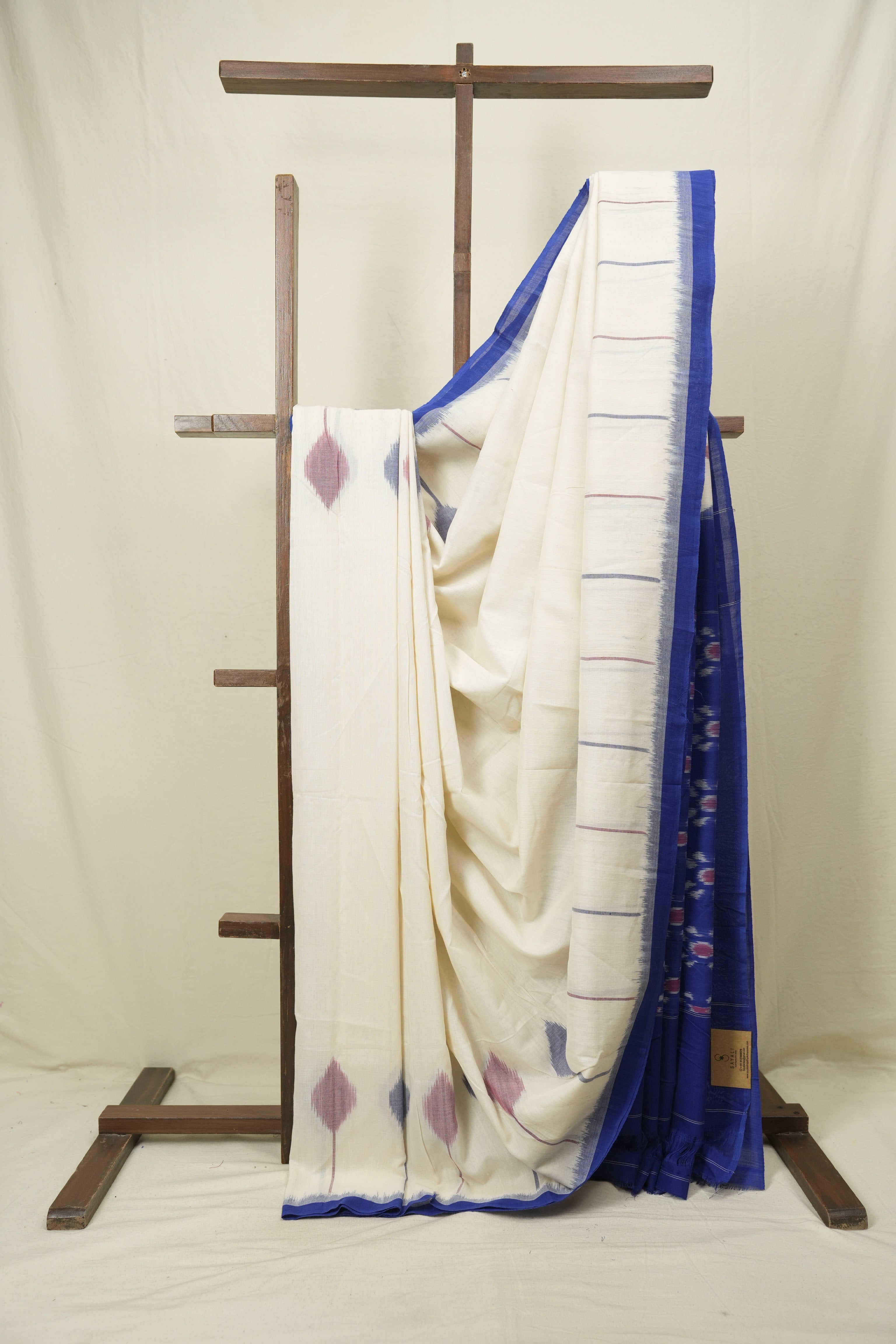 White Pochampalli Cotton Ikat Saree - SRWPCIS738