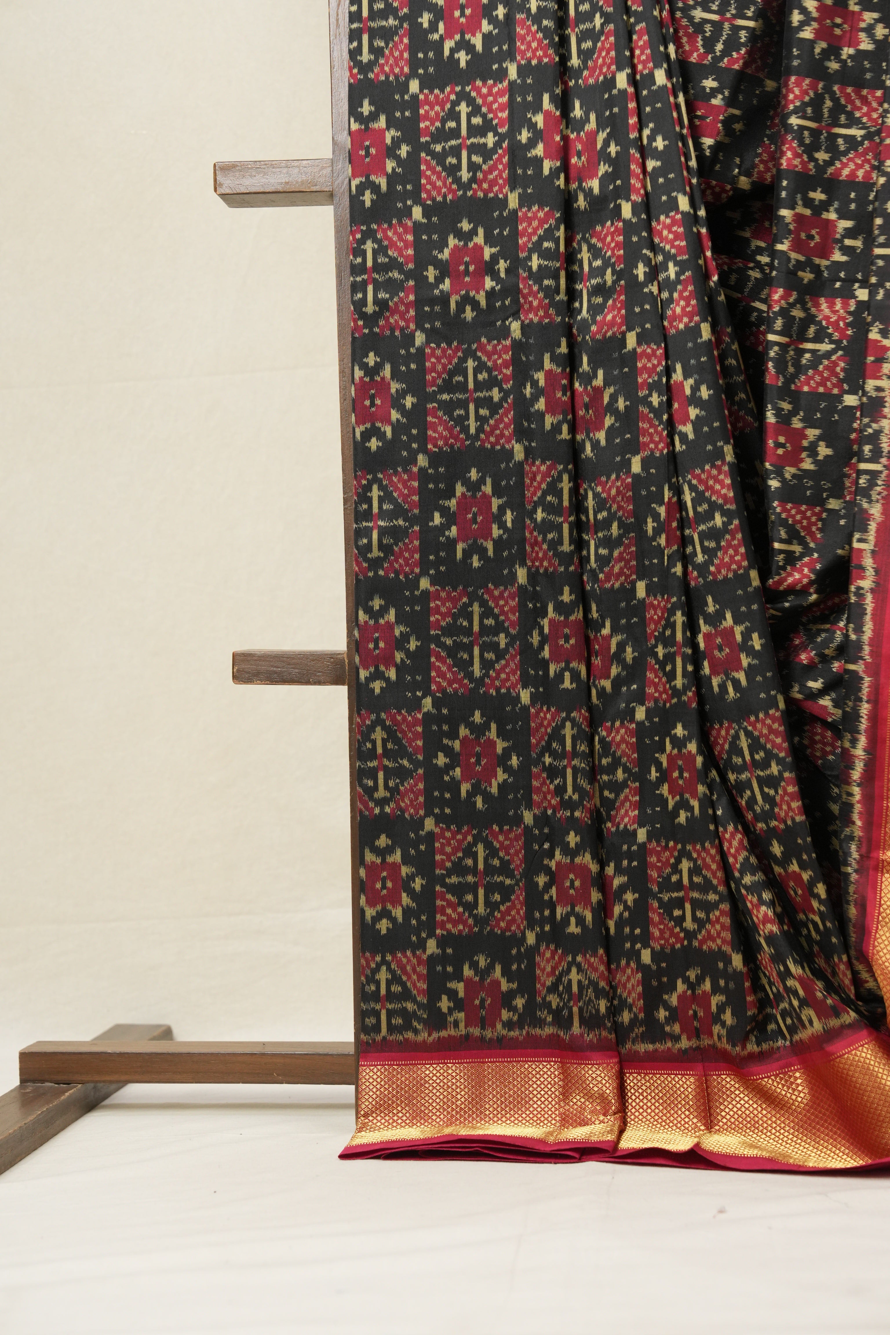 Black Pochampalli Silk Ikat Saree - SRBPSIS175