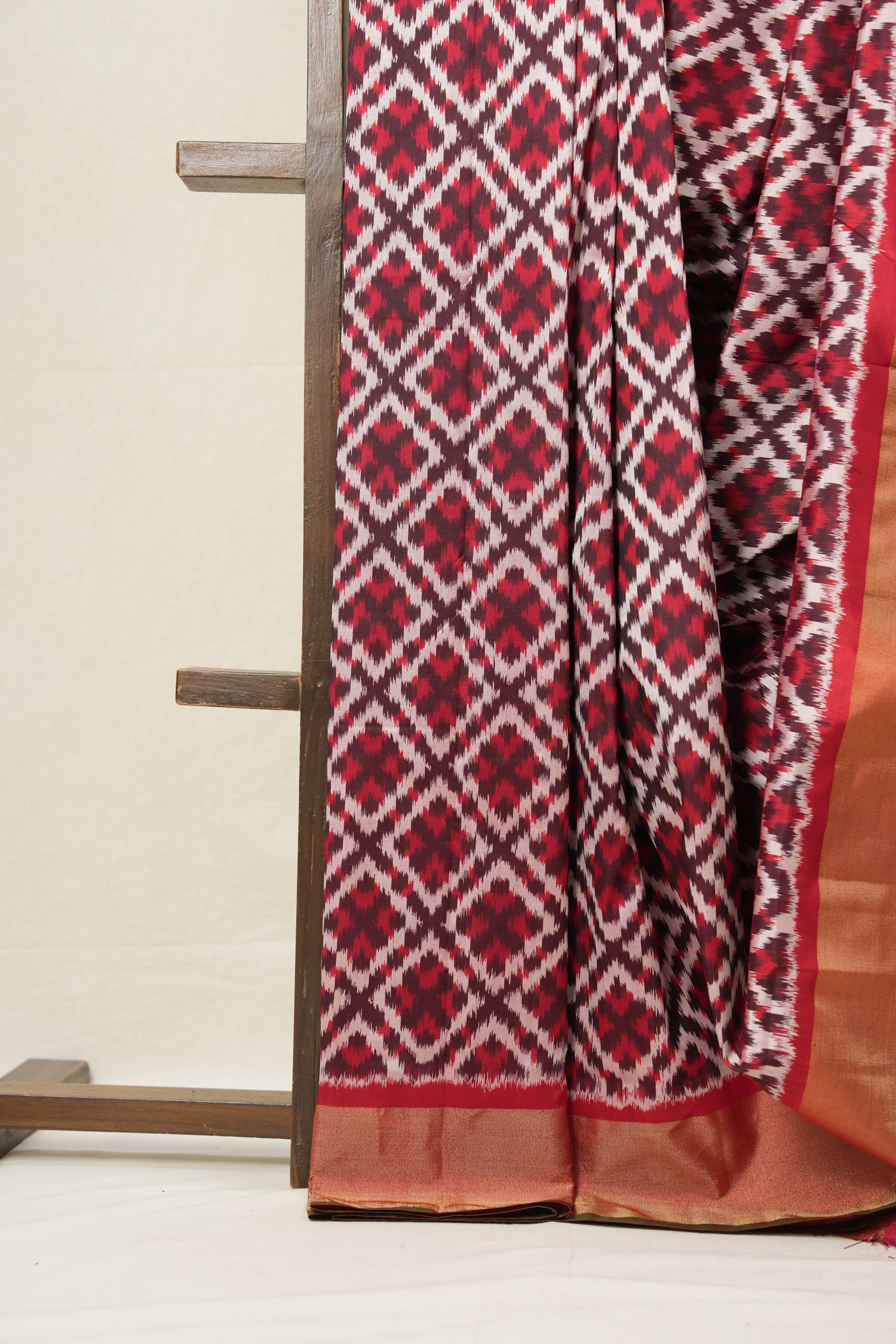 Red Pochampalli Silk Ikat Saree - SRRPSIS189