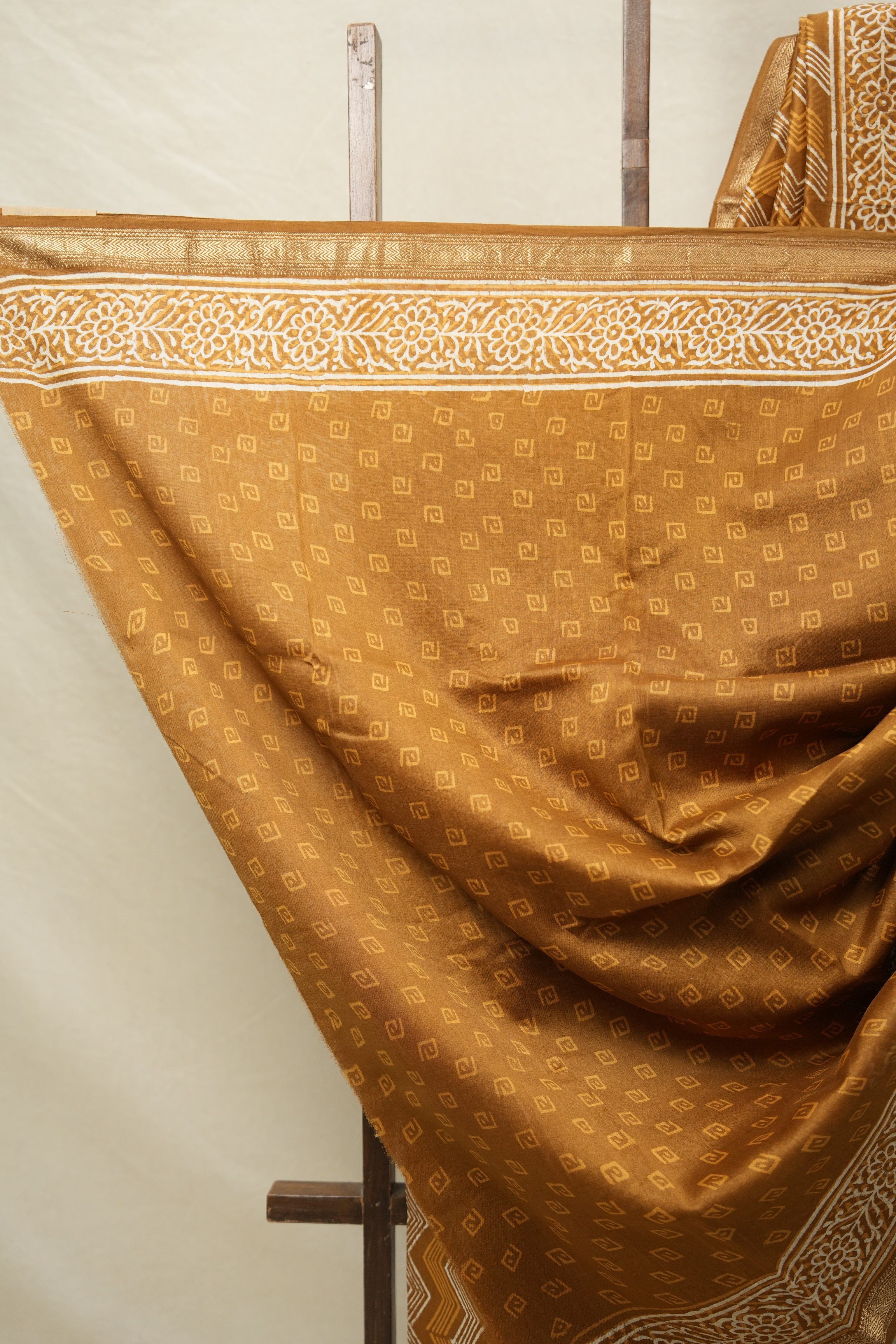 Mustard Brown HBP Cotton Silk Saree With Maheshwari Border - SRMBCSS1421
