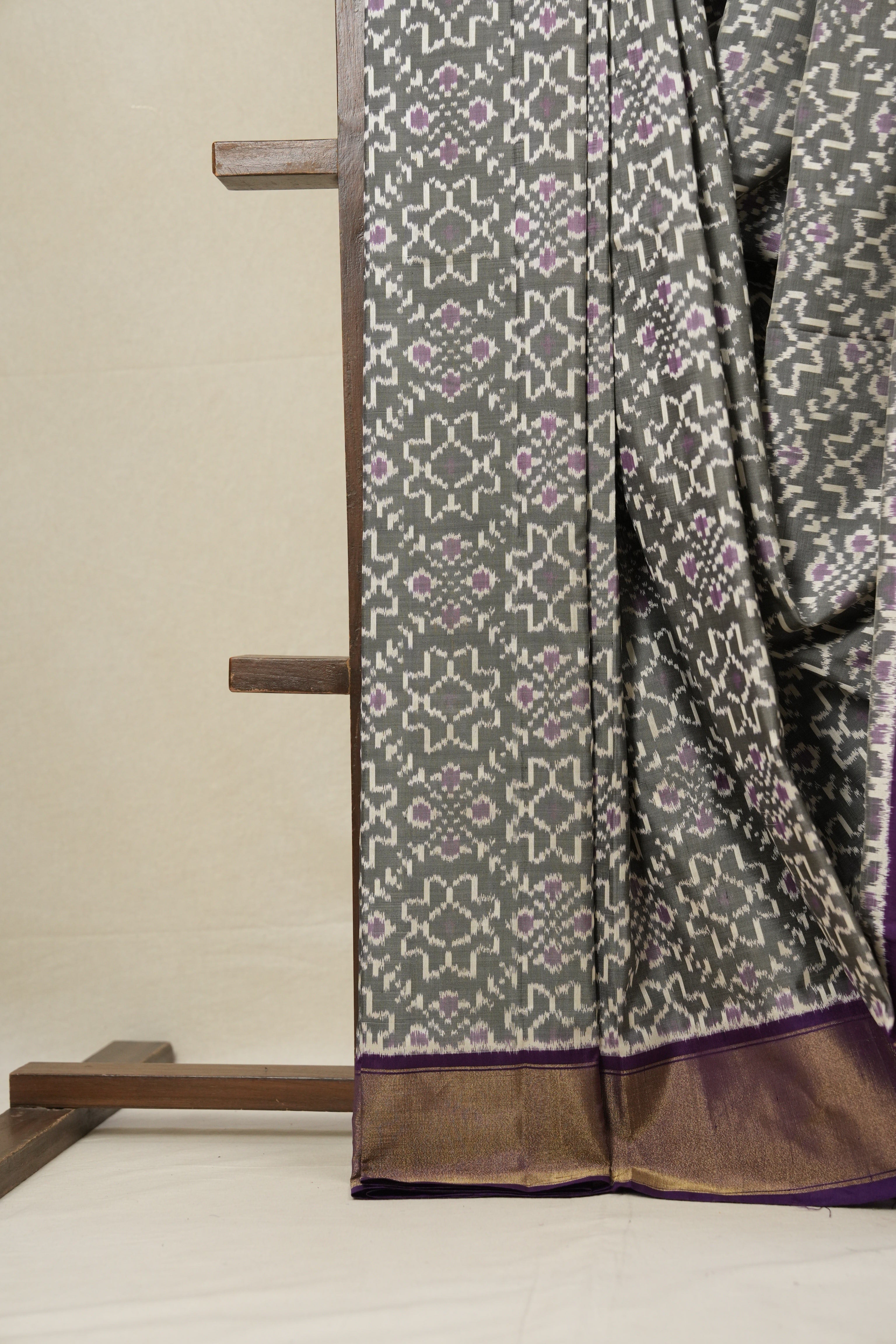 Grey Pochampalli Silk Ikat Saree - SRGPSIS185