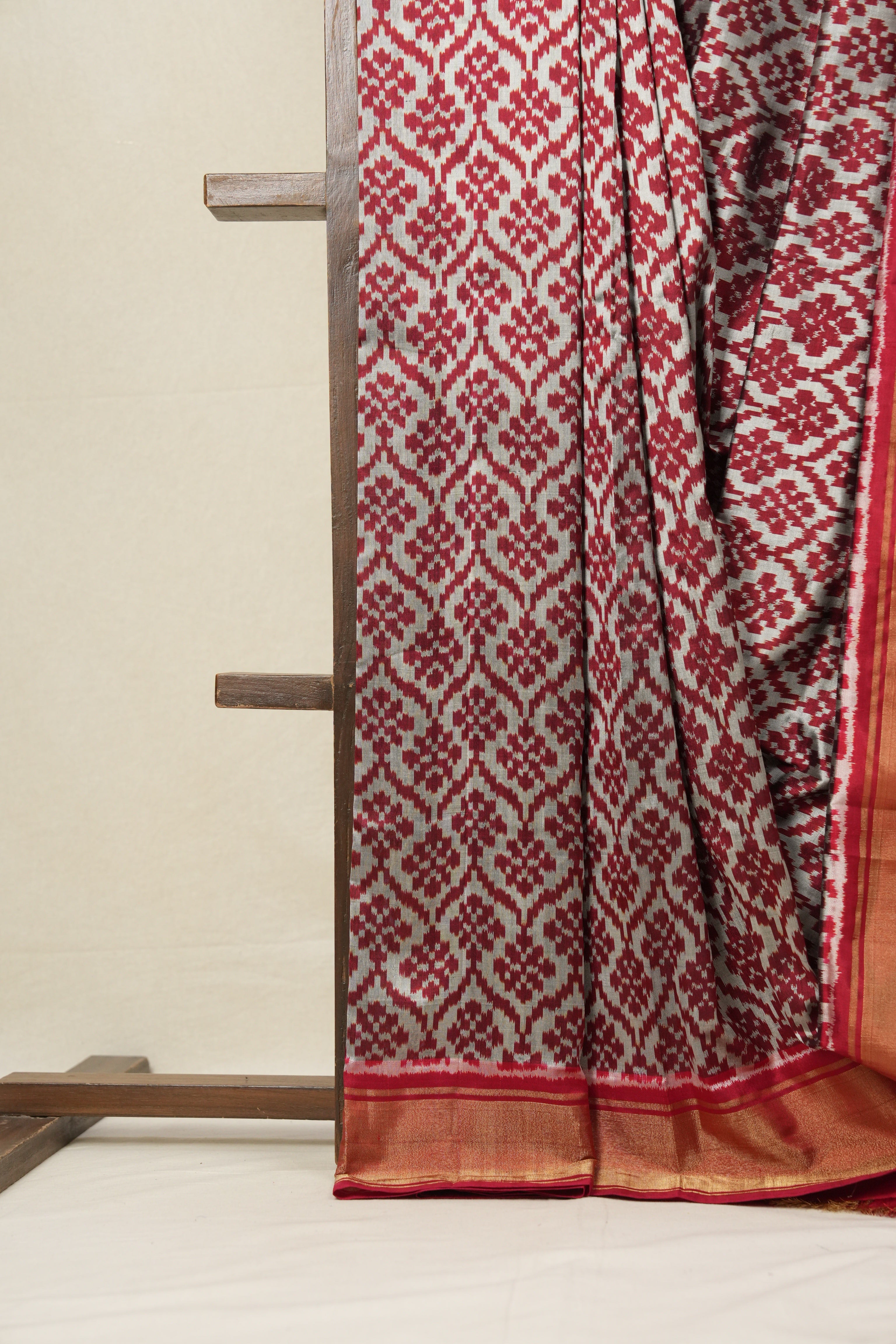 Silver Pochampalli Silk Ikat Saree - SRSPSIS184