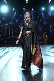 Noirina Kanjeevaram Silk Saree - Saavari - SSNKSS46