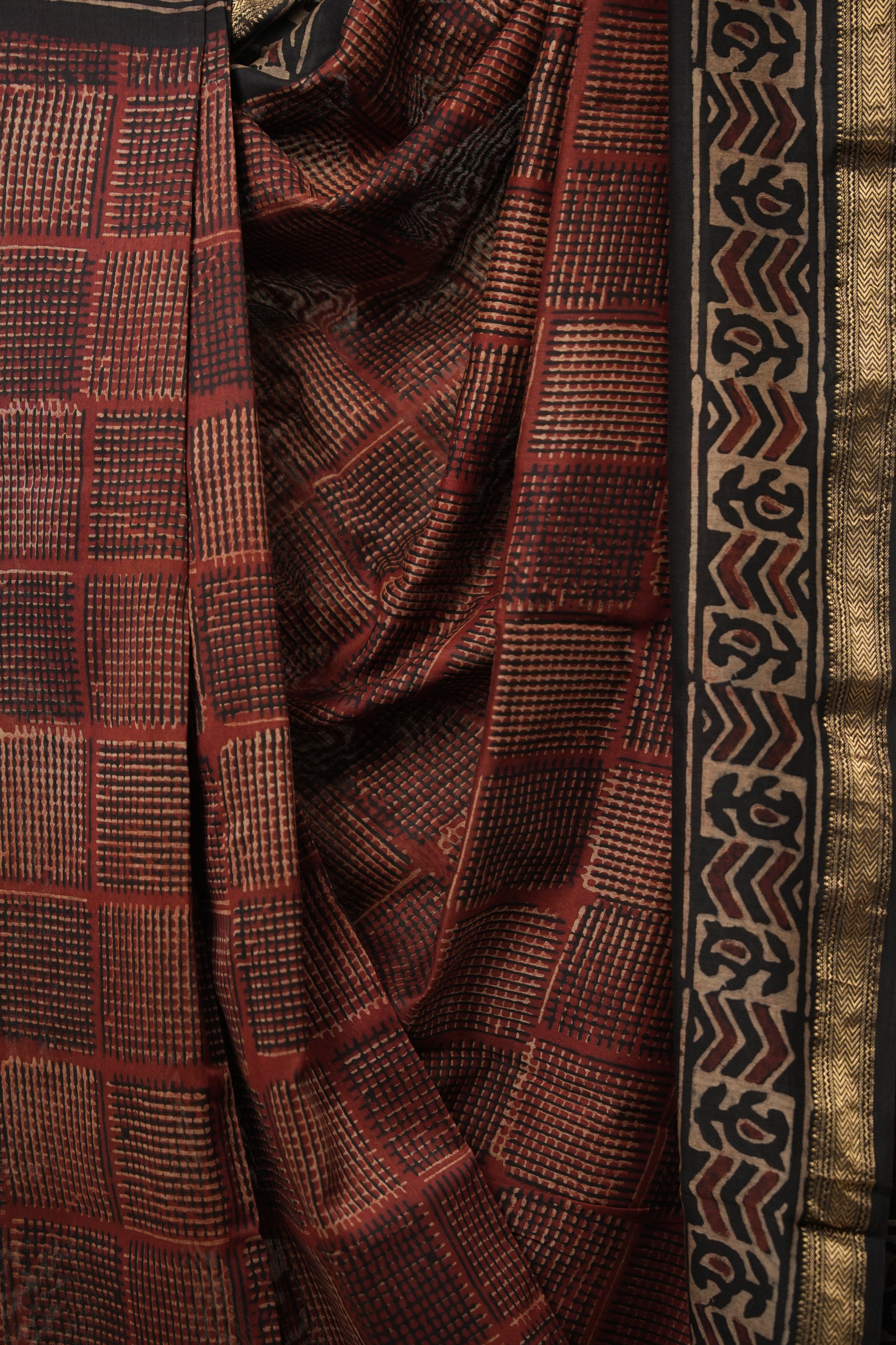 Maroon-Black HBP Cotton Silk Saree With Maheshwari Border - SRMBCSS1410