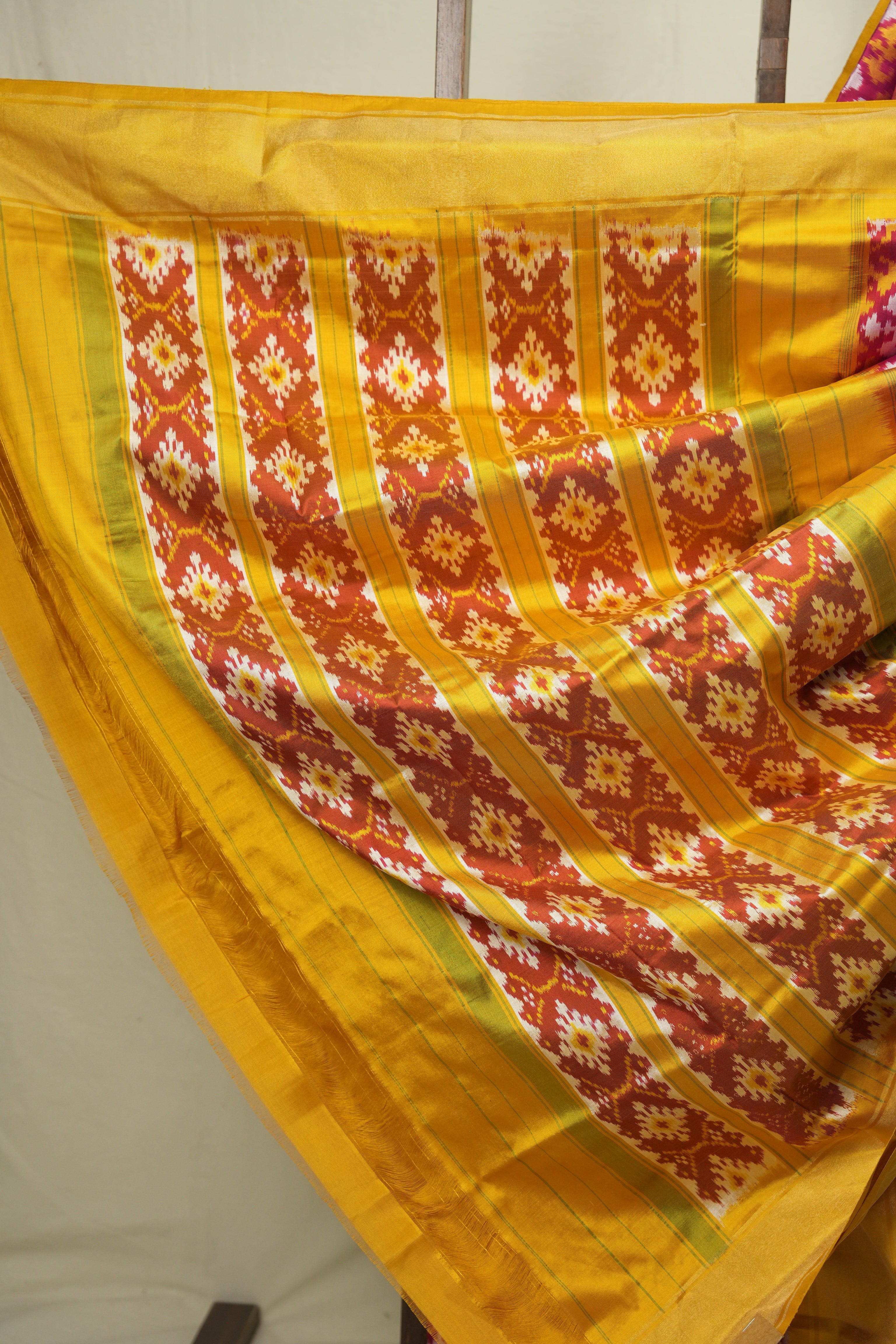 Rani Pink Pochamapalli Silk Ikat Saree - SRRPPSIS327