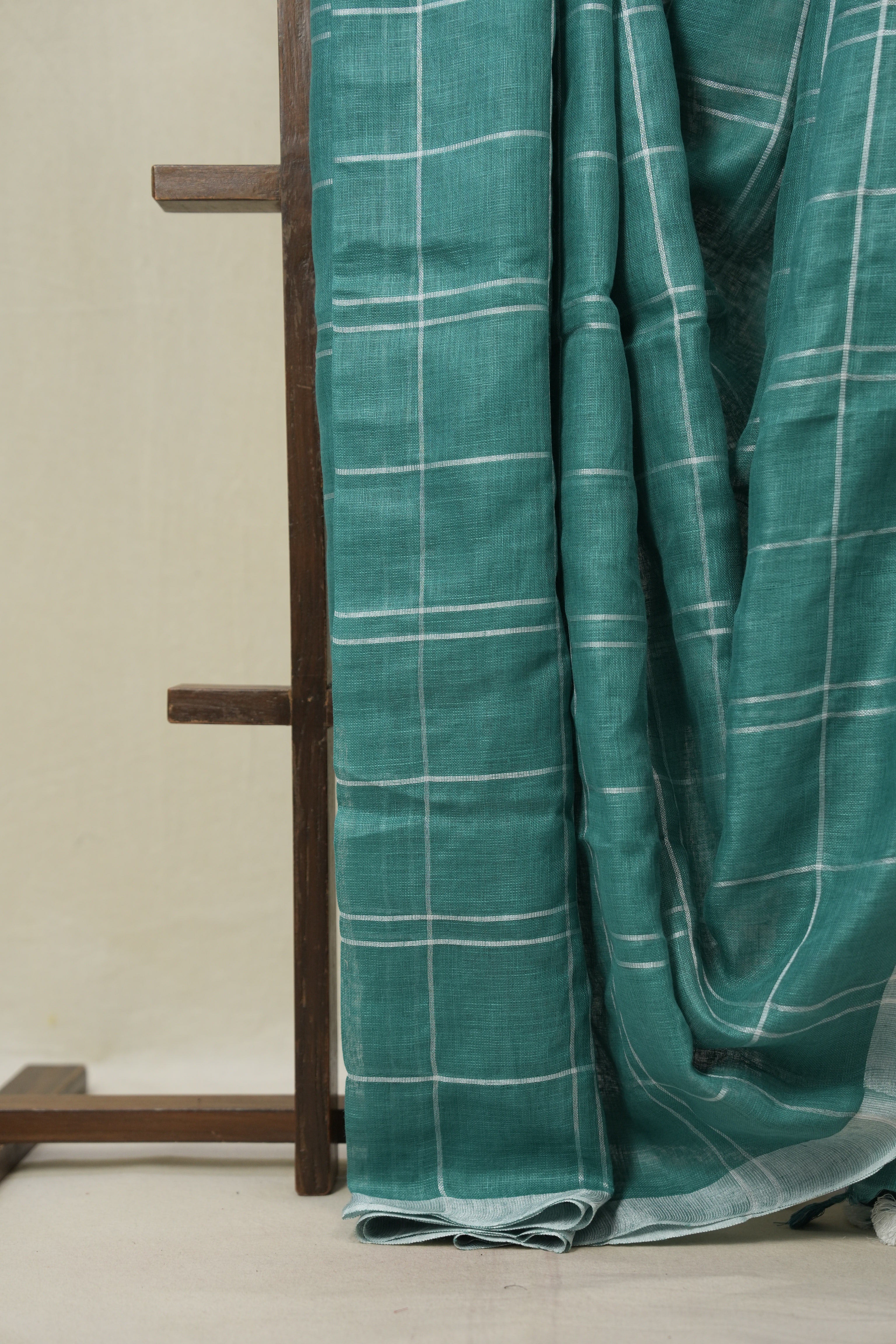 Green Linen Saree With Tassels - SRGLS505