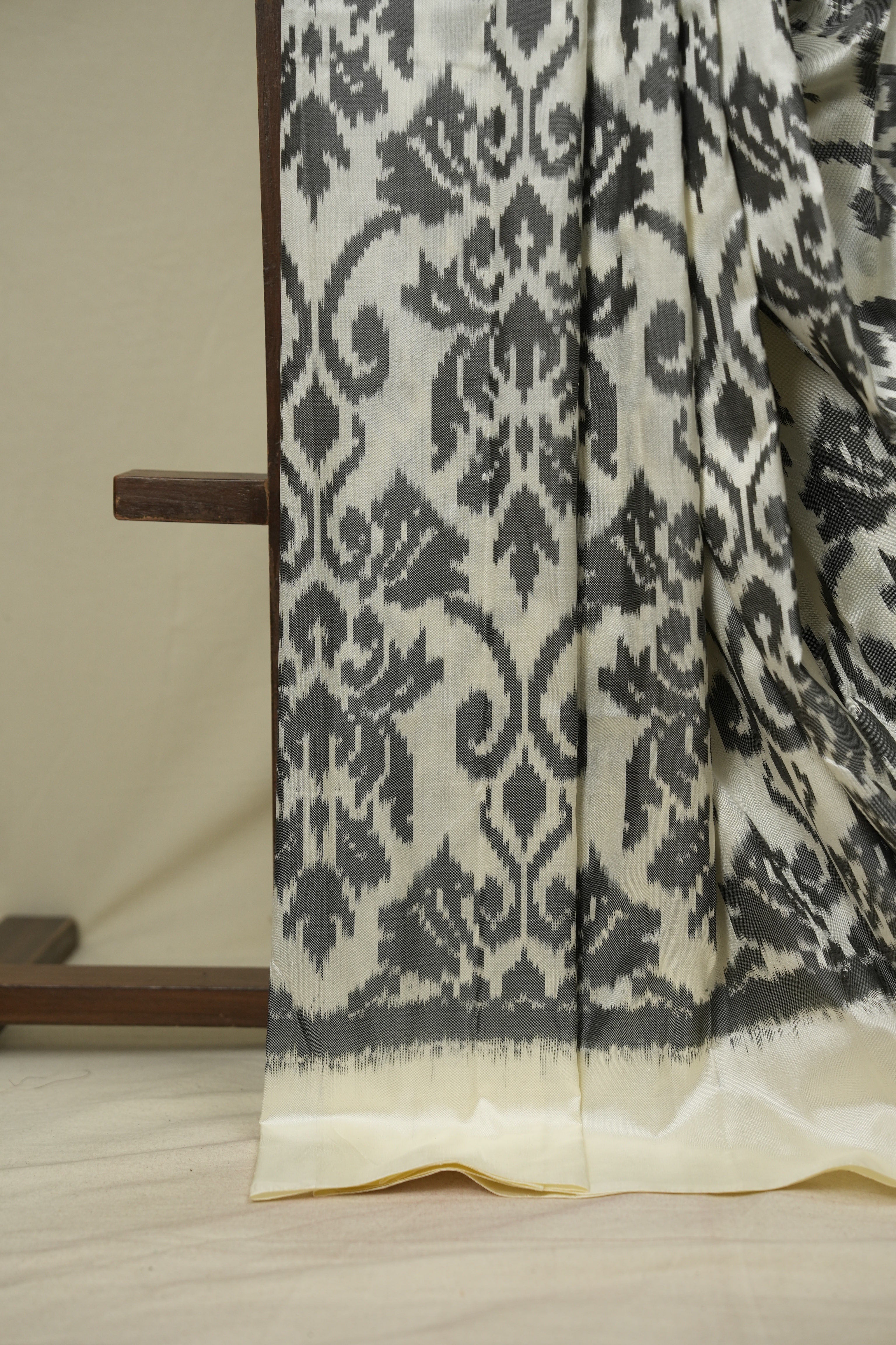 Off White Pochampalli Silk Ikat Saree - SROWPSIS326