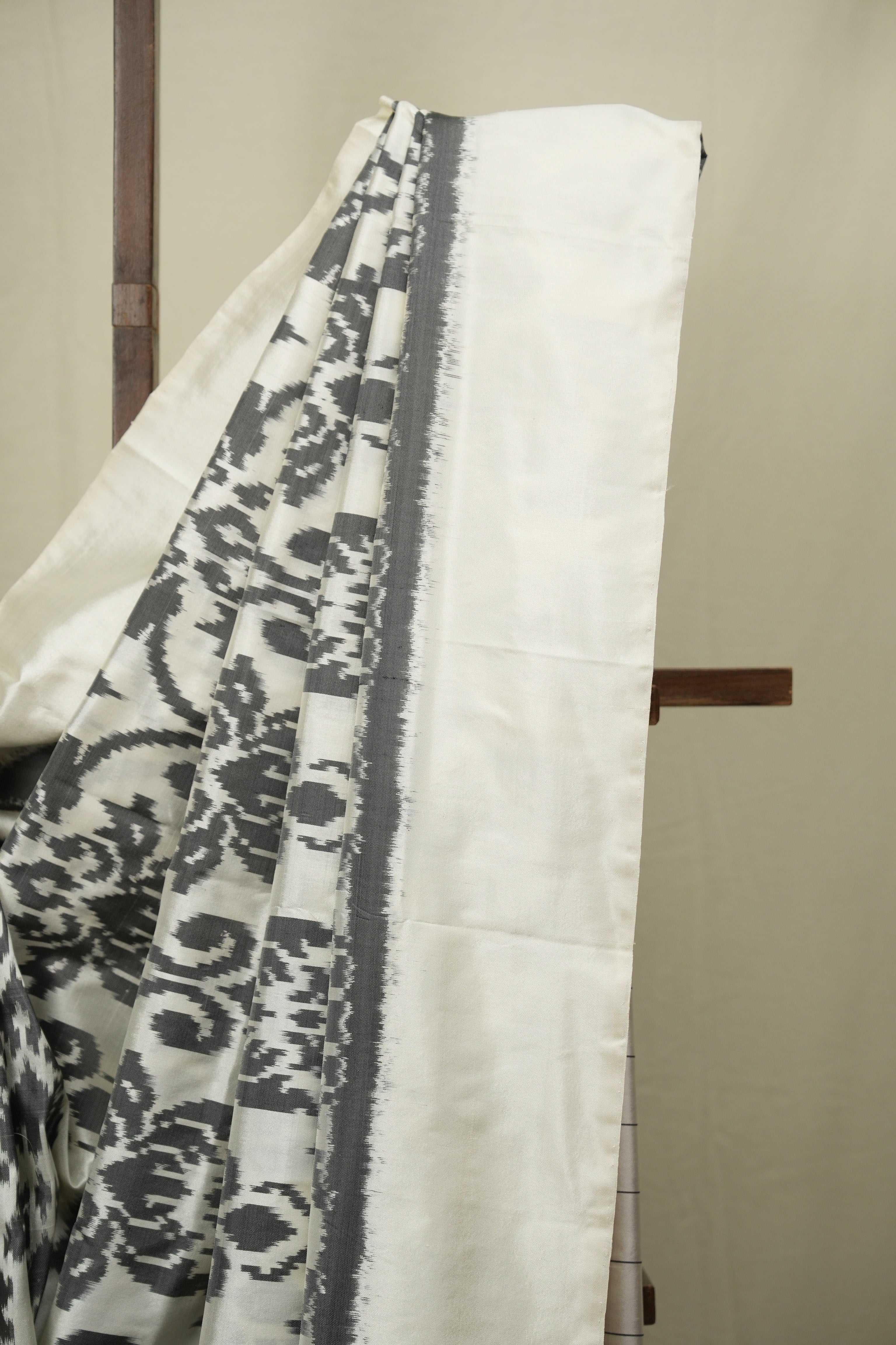 Off White Pochampalli Silk Ikat Saree - SROWPSIS326