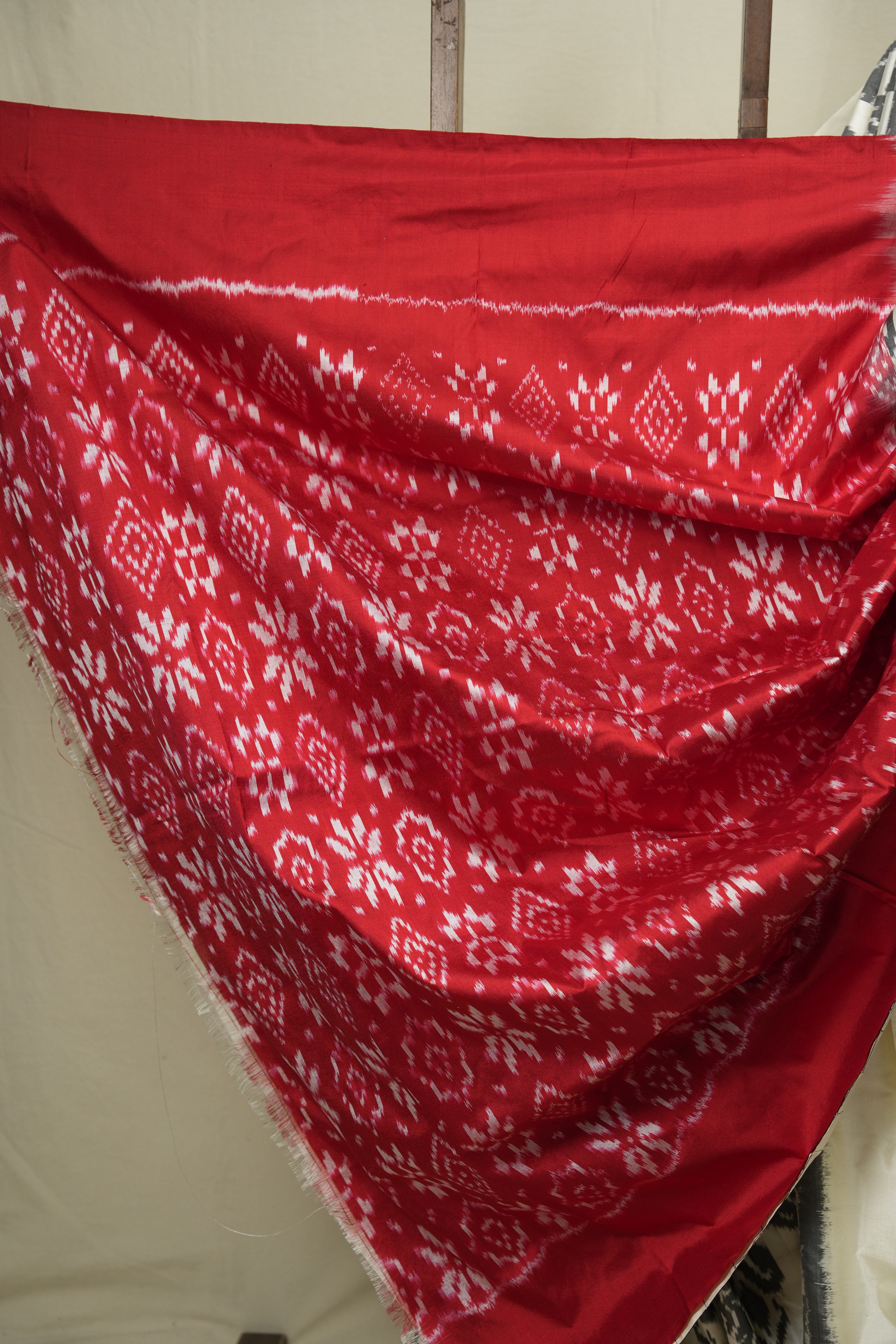 Off White Pochampalli Silk Ikat Saree - SROWPSIS326