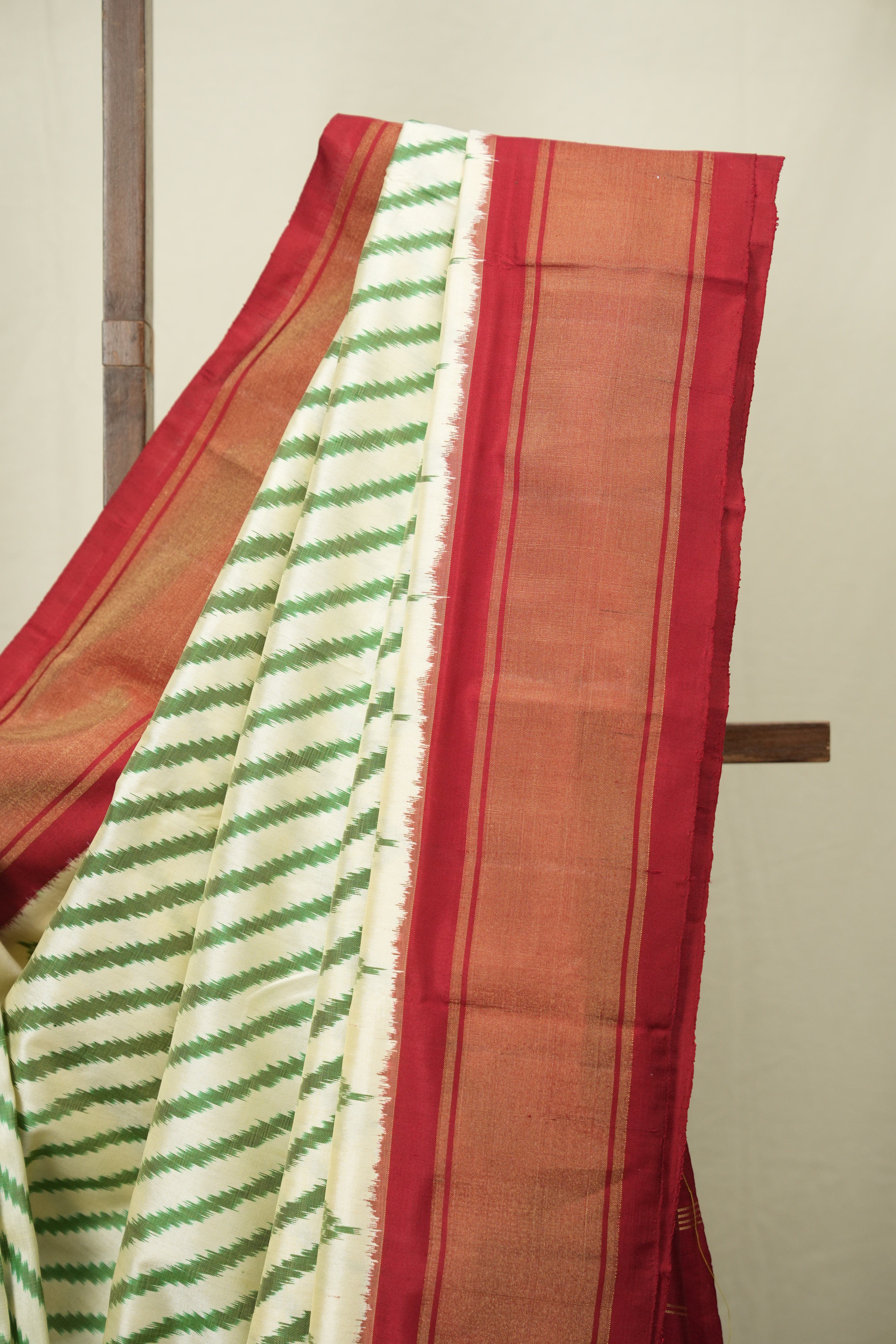 Cream Pochampalli Silk Ikat Saree - SRCPSIS325