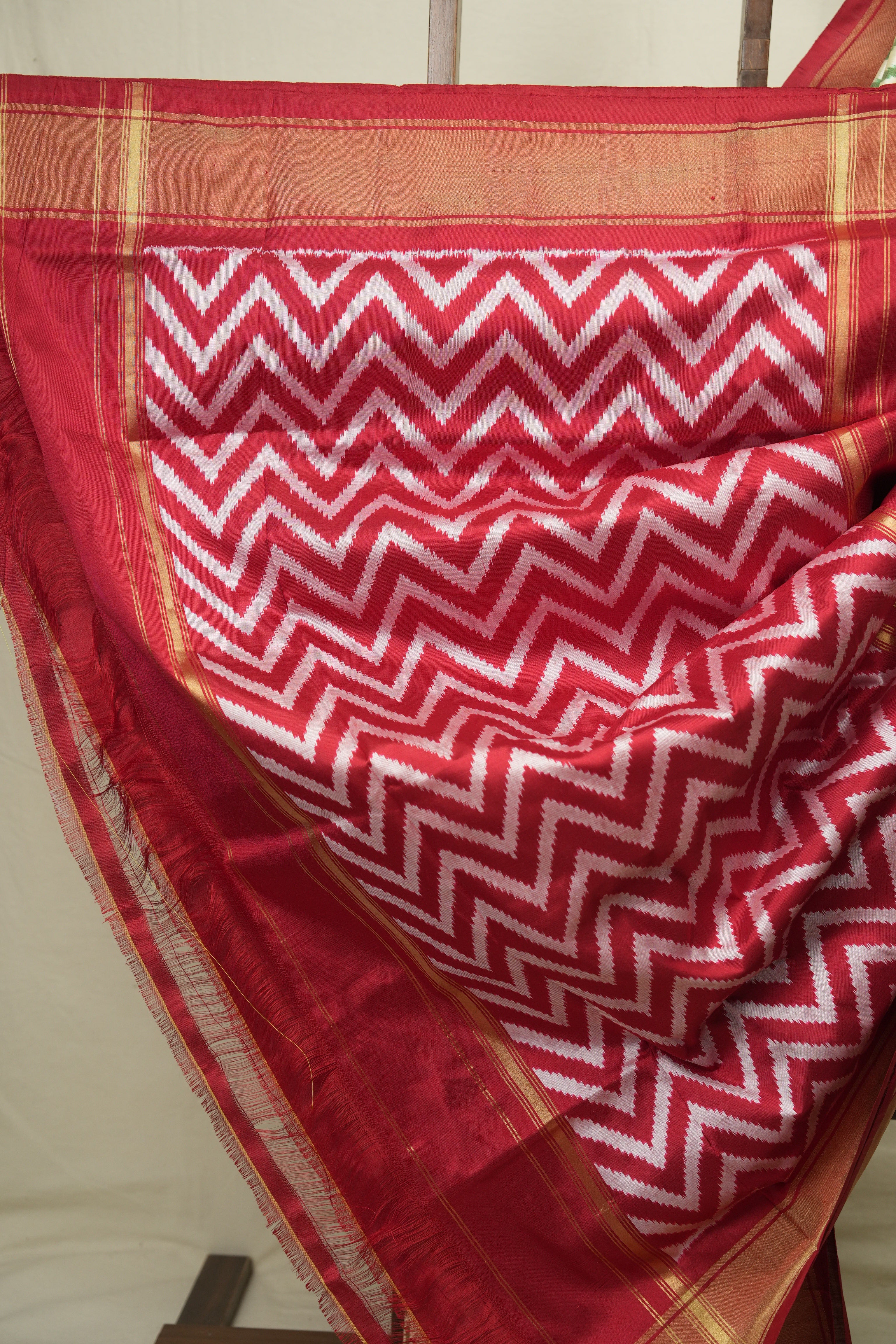 Cream Pochampalli Silk Ikat Saree - SRCPSIS325