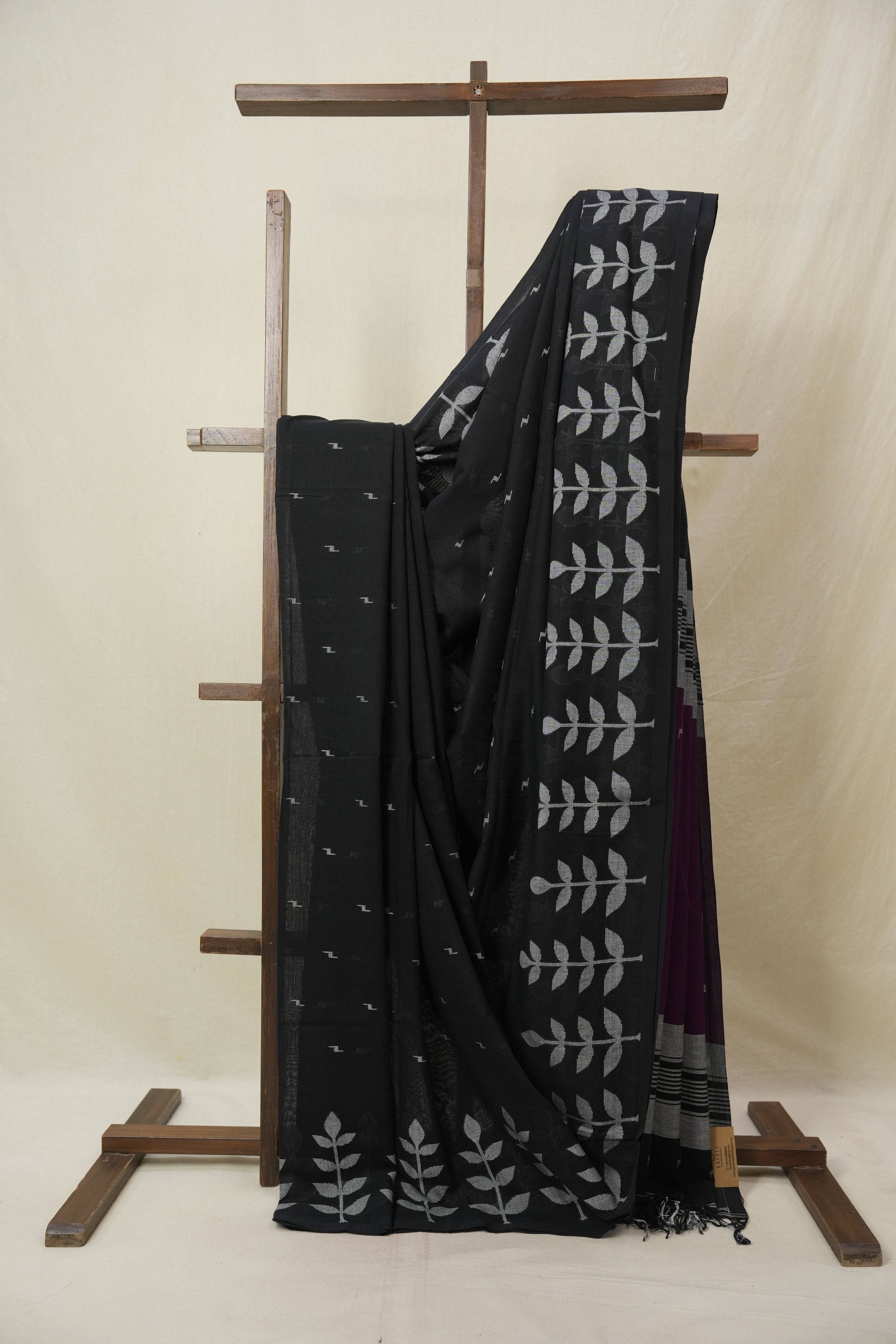 Black Bengal Cotton Jamdani Saree - SRBBCJS254