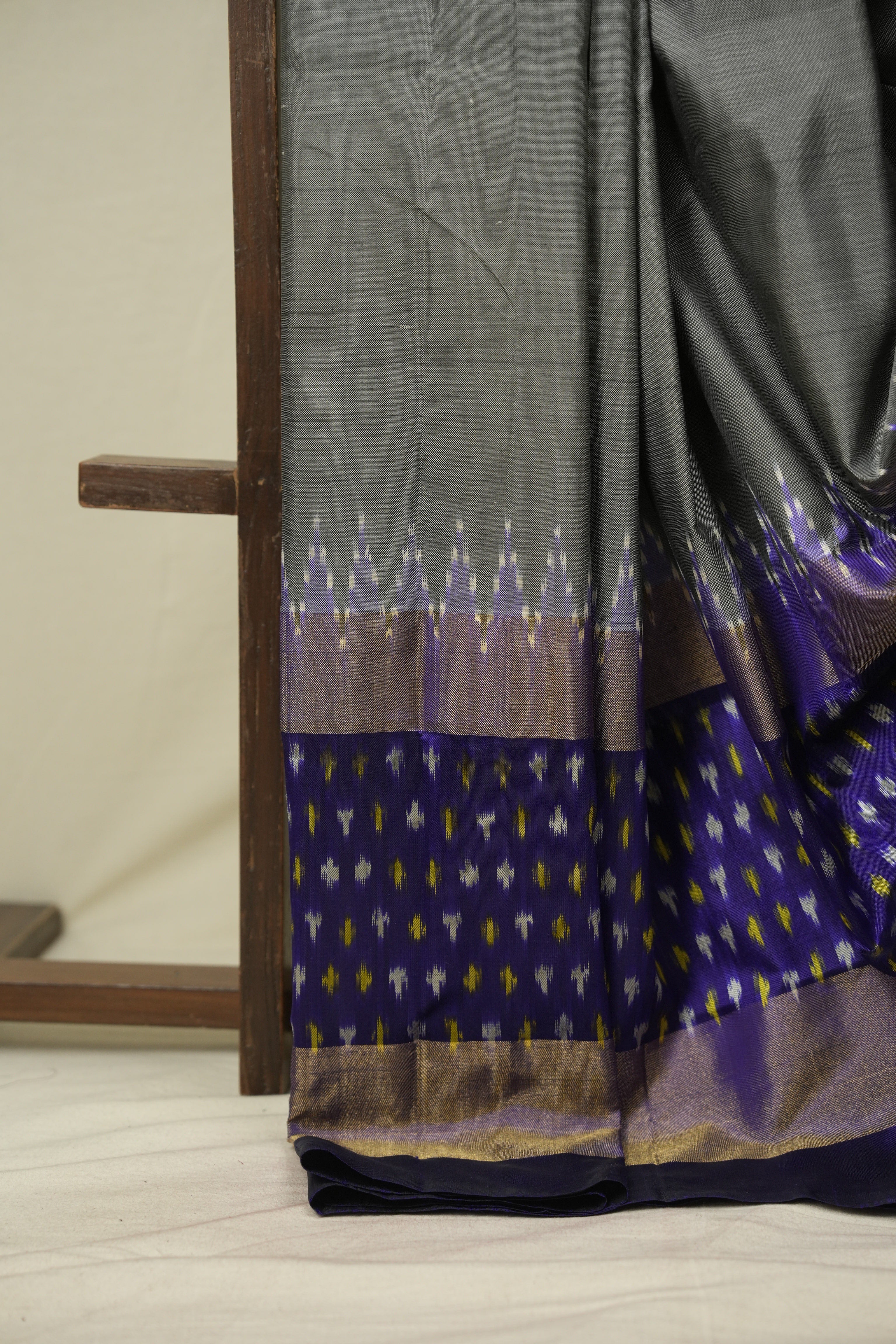 Grey Pochampalli Silk Ikat Saree - SRGPSIS332