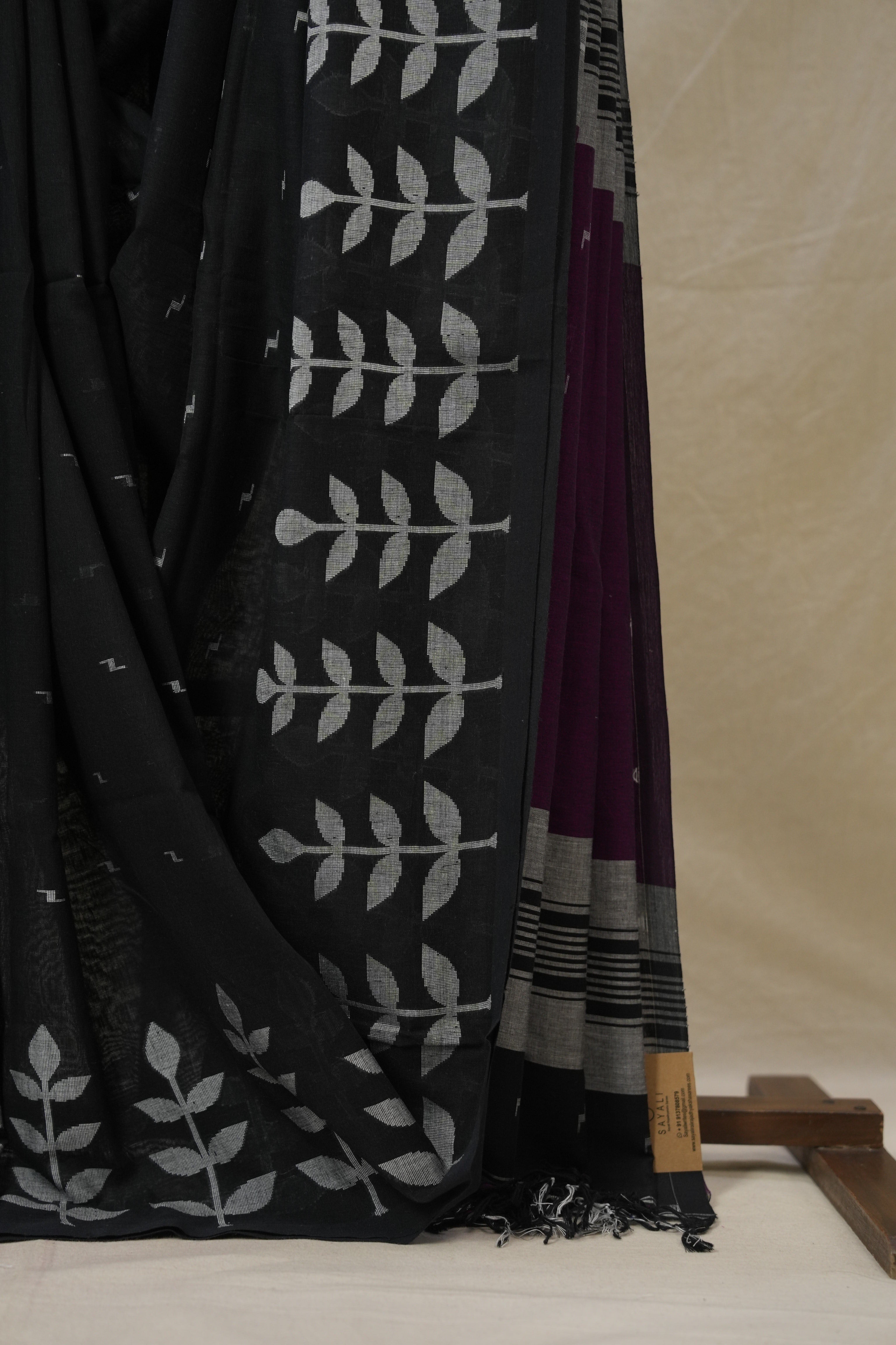 Black Bengal Cotton Jamdani Saree - SRBBCJS254