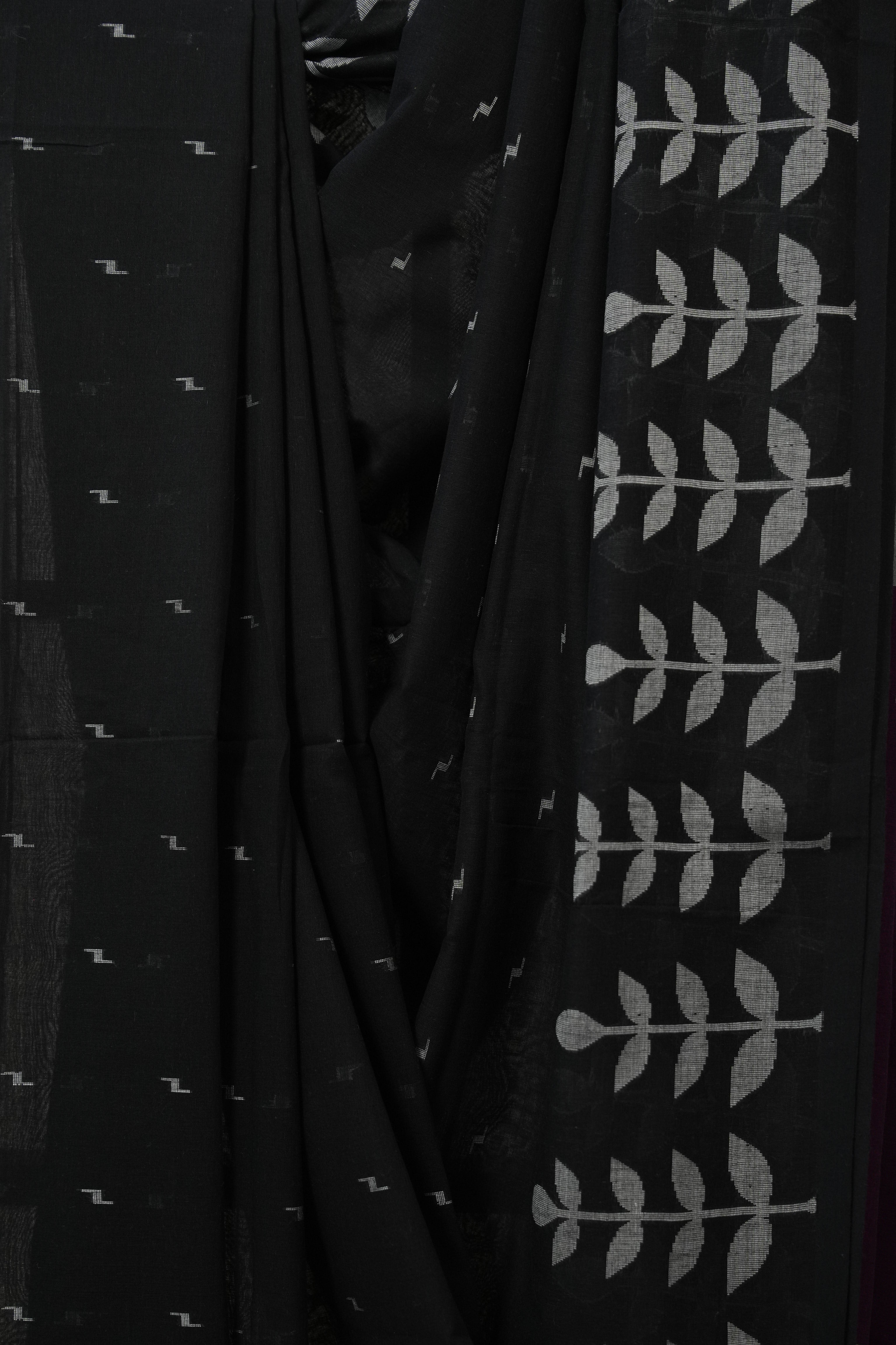 Black Bengal Cotton Jamdani Saree - SRBBCJS254