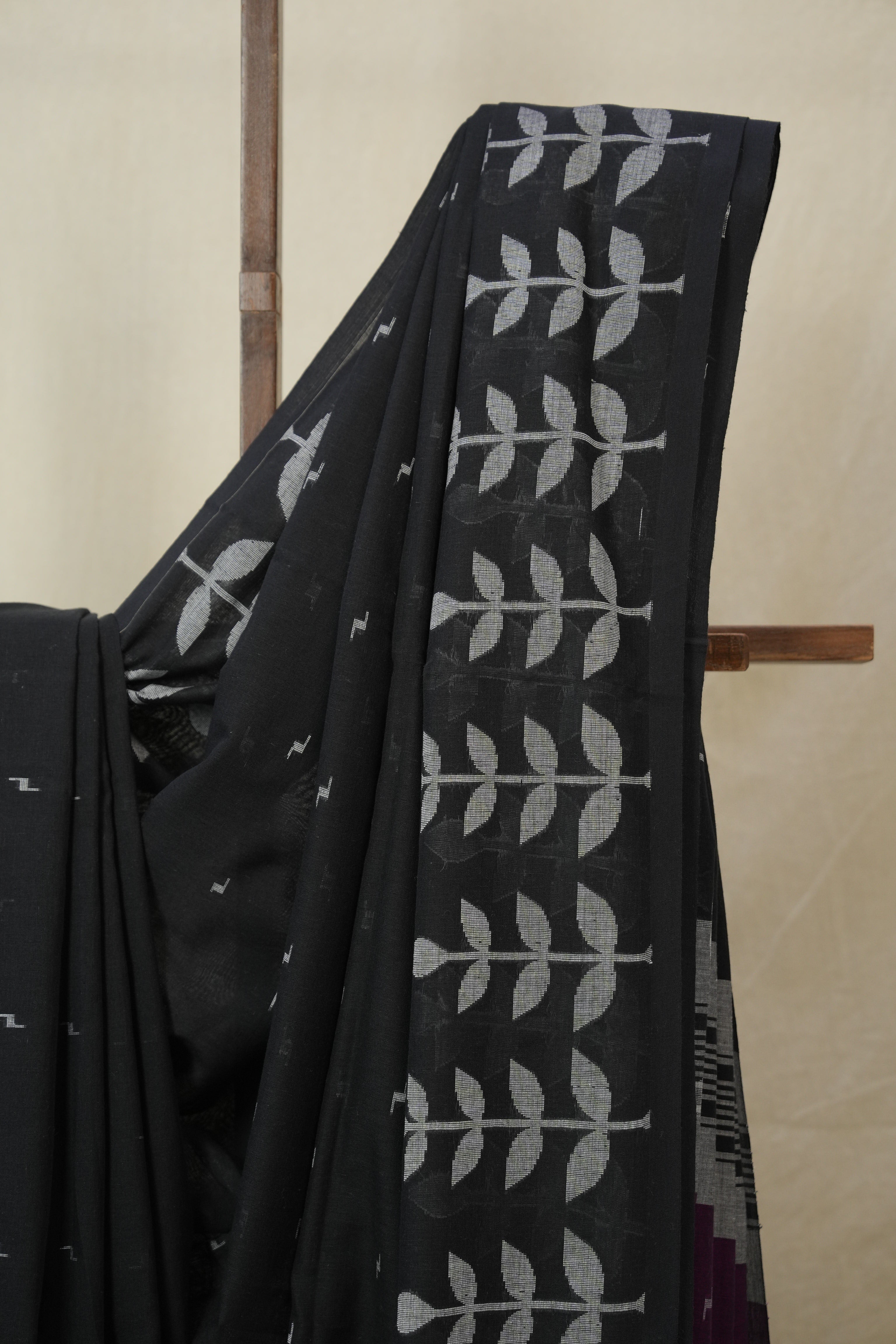 Black Bengal Cotton Jamdani Saree - SRBBCJS254