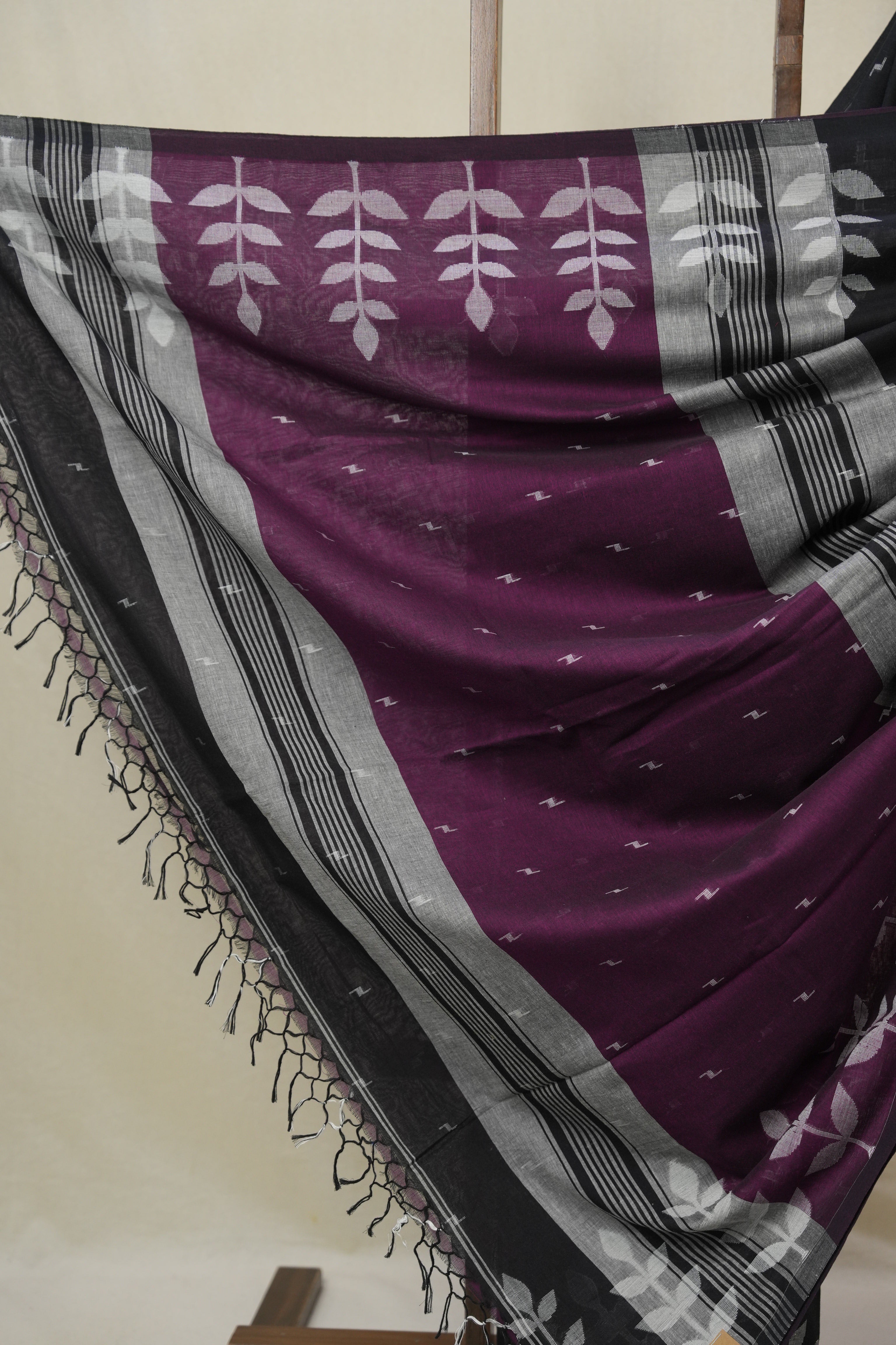 Black Bengal Cotton Jamdani Saree - SRBBCJS254