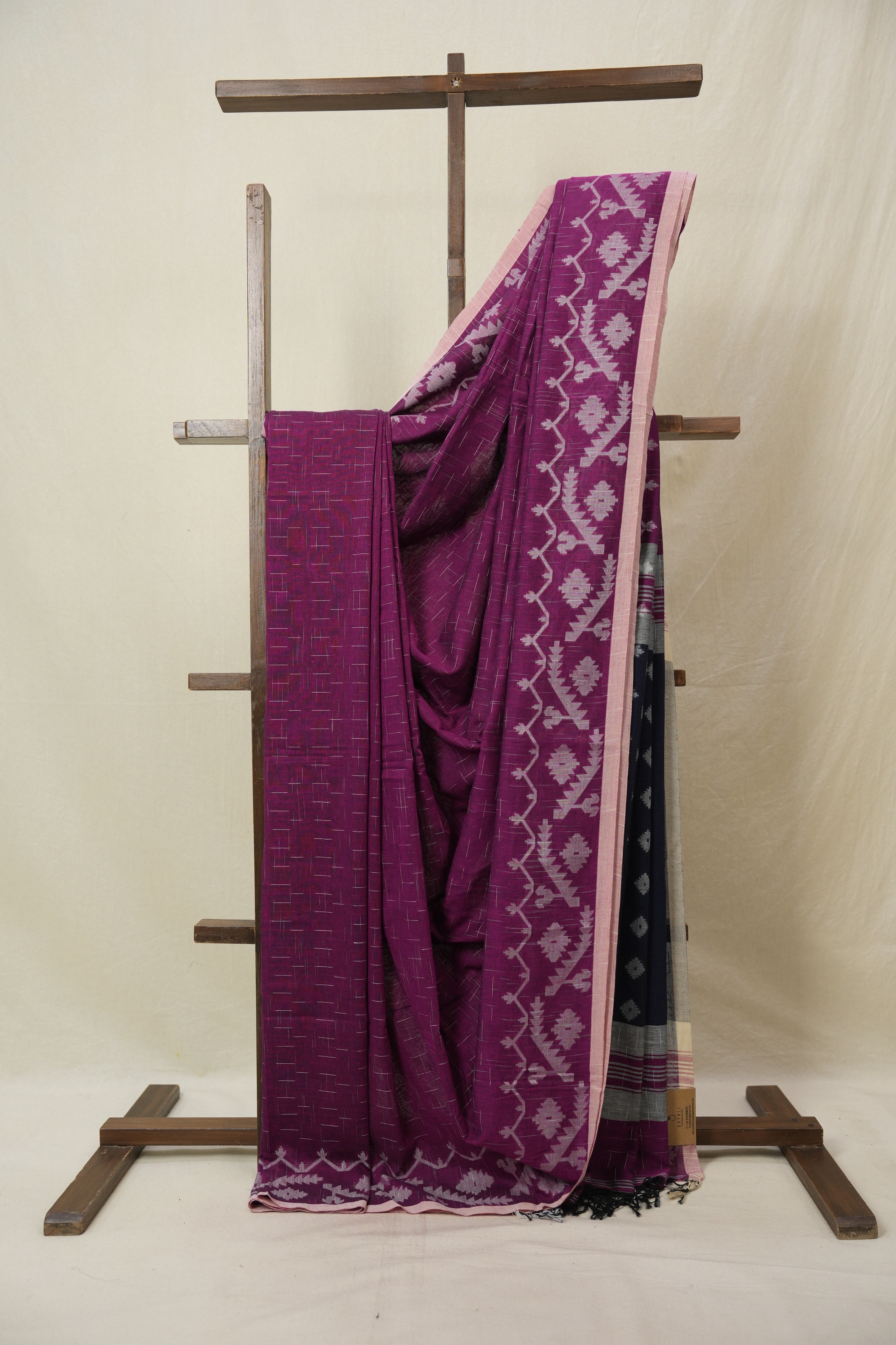 Magenta Bengal Cotton Jamdani Saree - SRMBCJS255