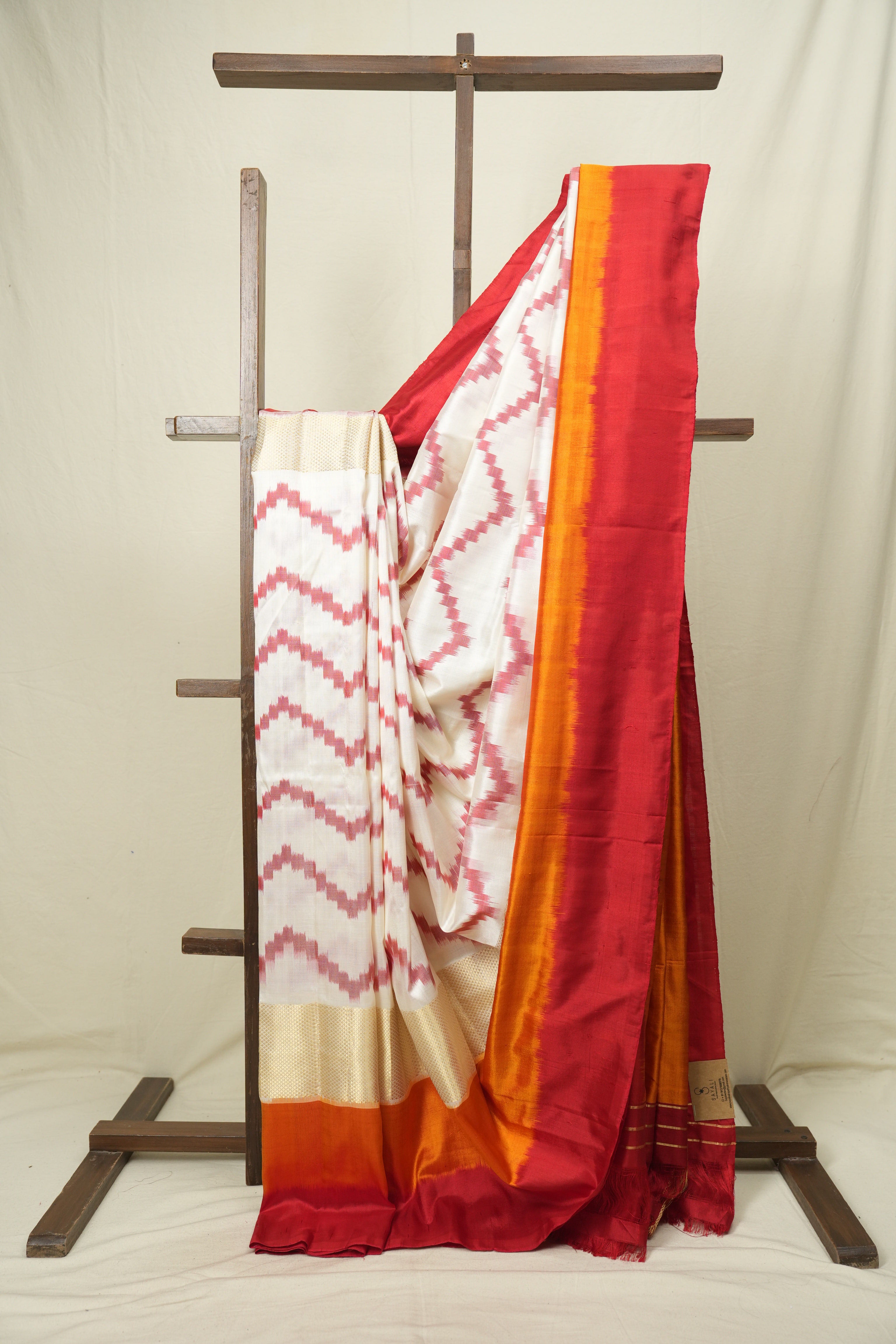 White Pochampalli Silk Ikat Saree -SRWPSIS334