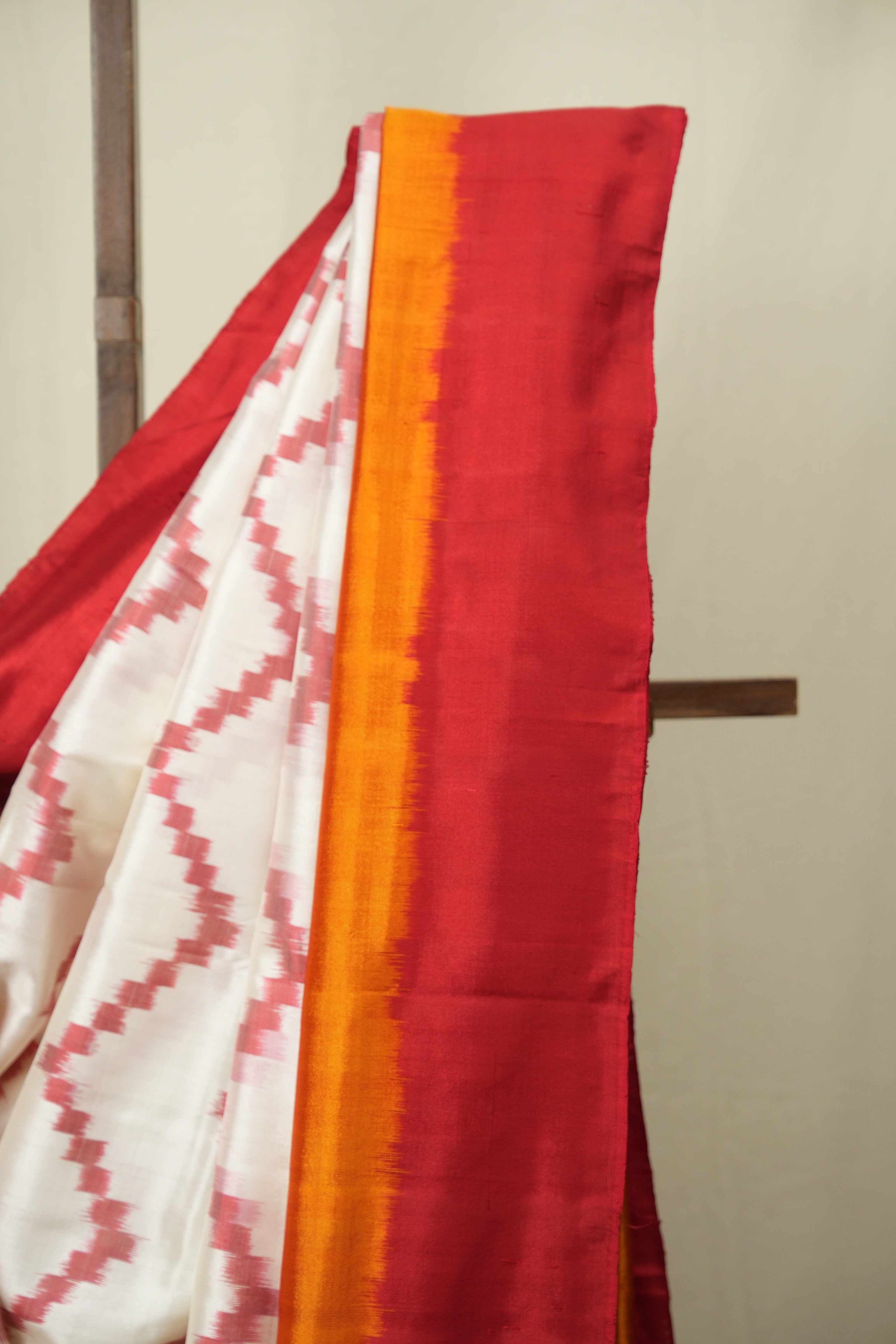 White Pochampalli Silk Ikat Saree -SRWPSIS334