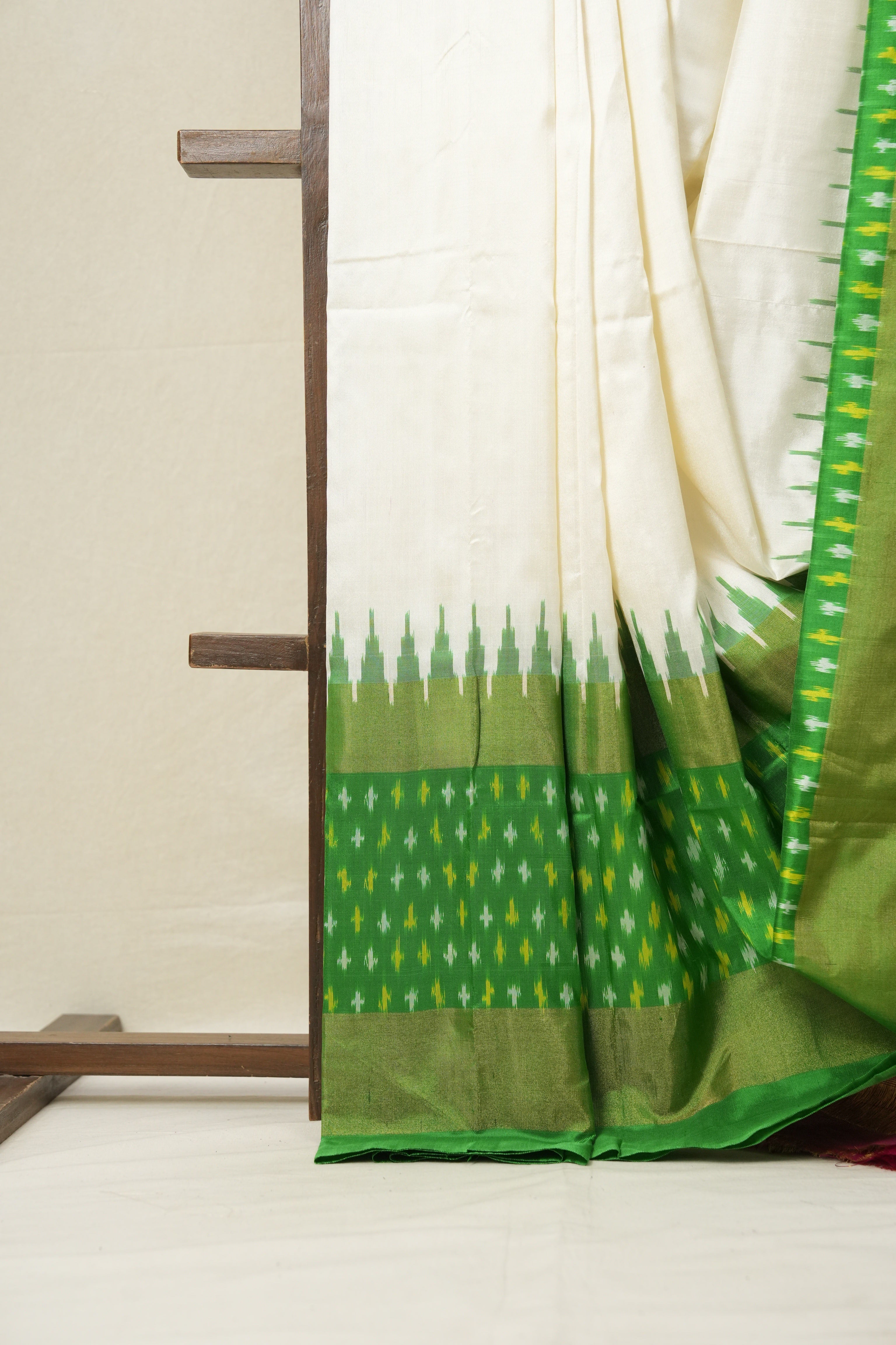 Tri Colour Pochampalli Silk Ikat Saree - SRTCPSIS196