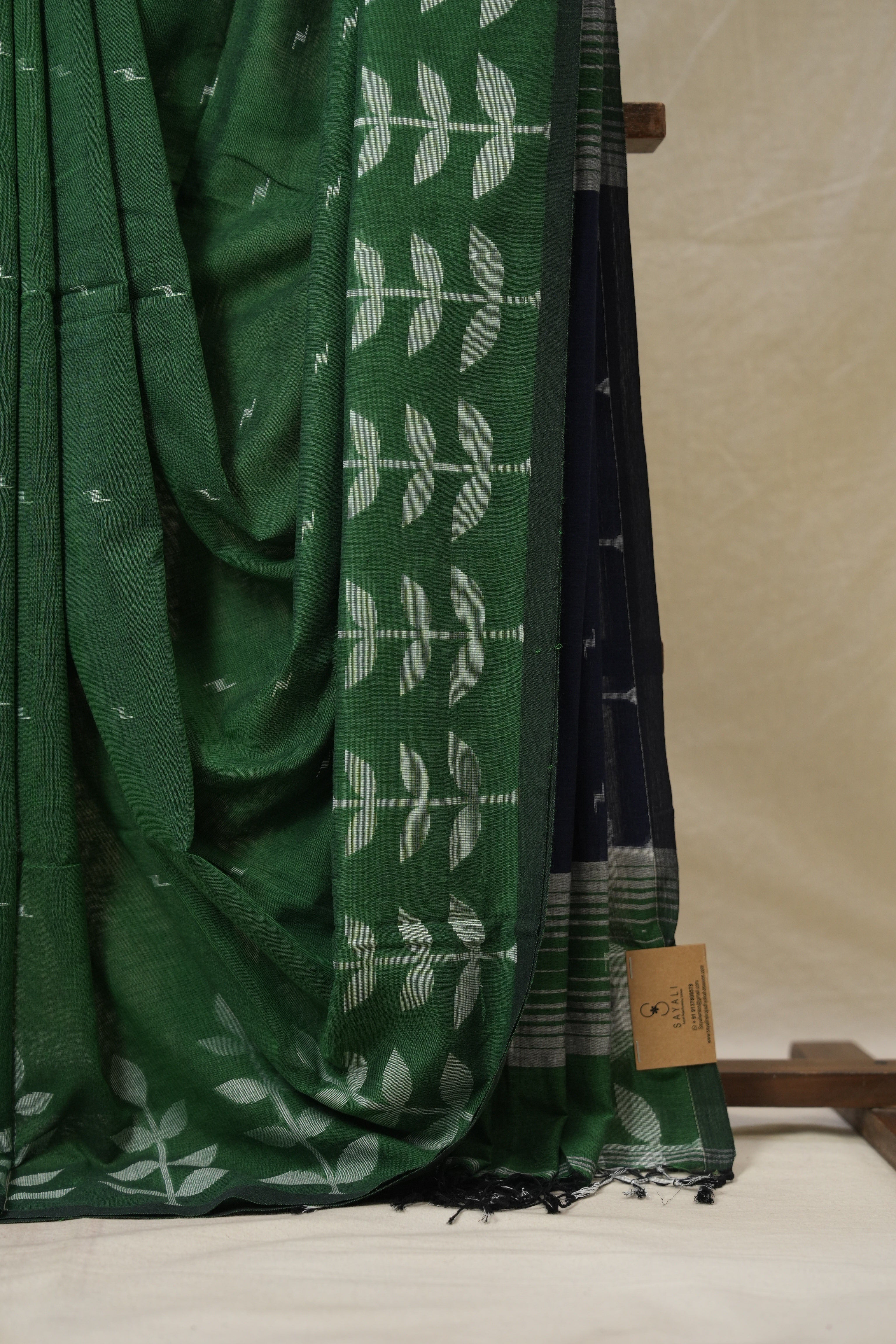 Bottle Green Bengal Cotton Jamdani Saree - SRBGBCJS253