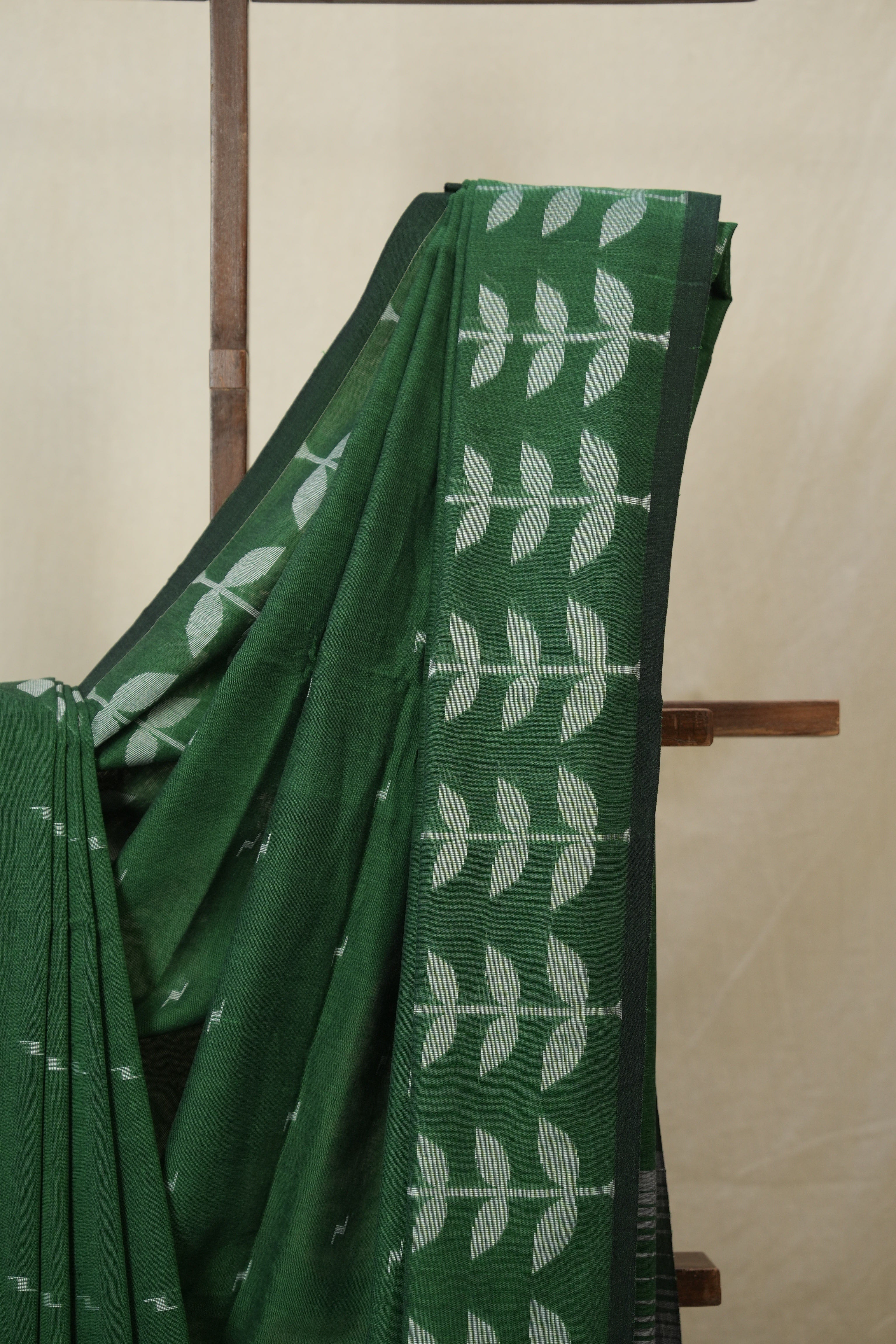 Bottle Green Bengal Cotton Jamdani Saree - SRBGBCJS253