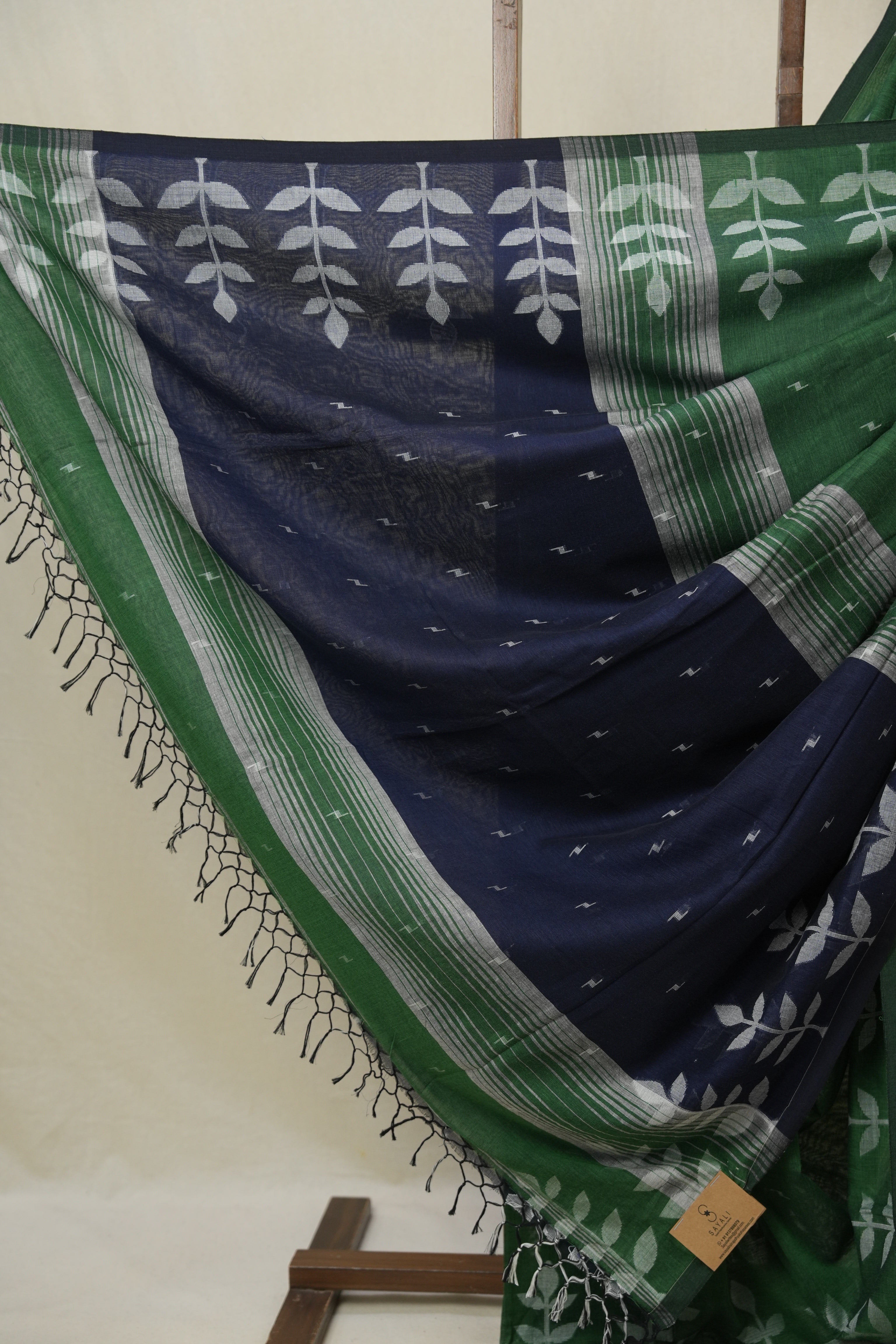 Bottle Green Bengal Cotton Jamdani Saree - SRBGBCJS253