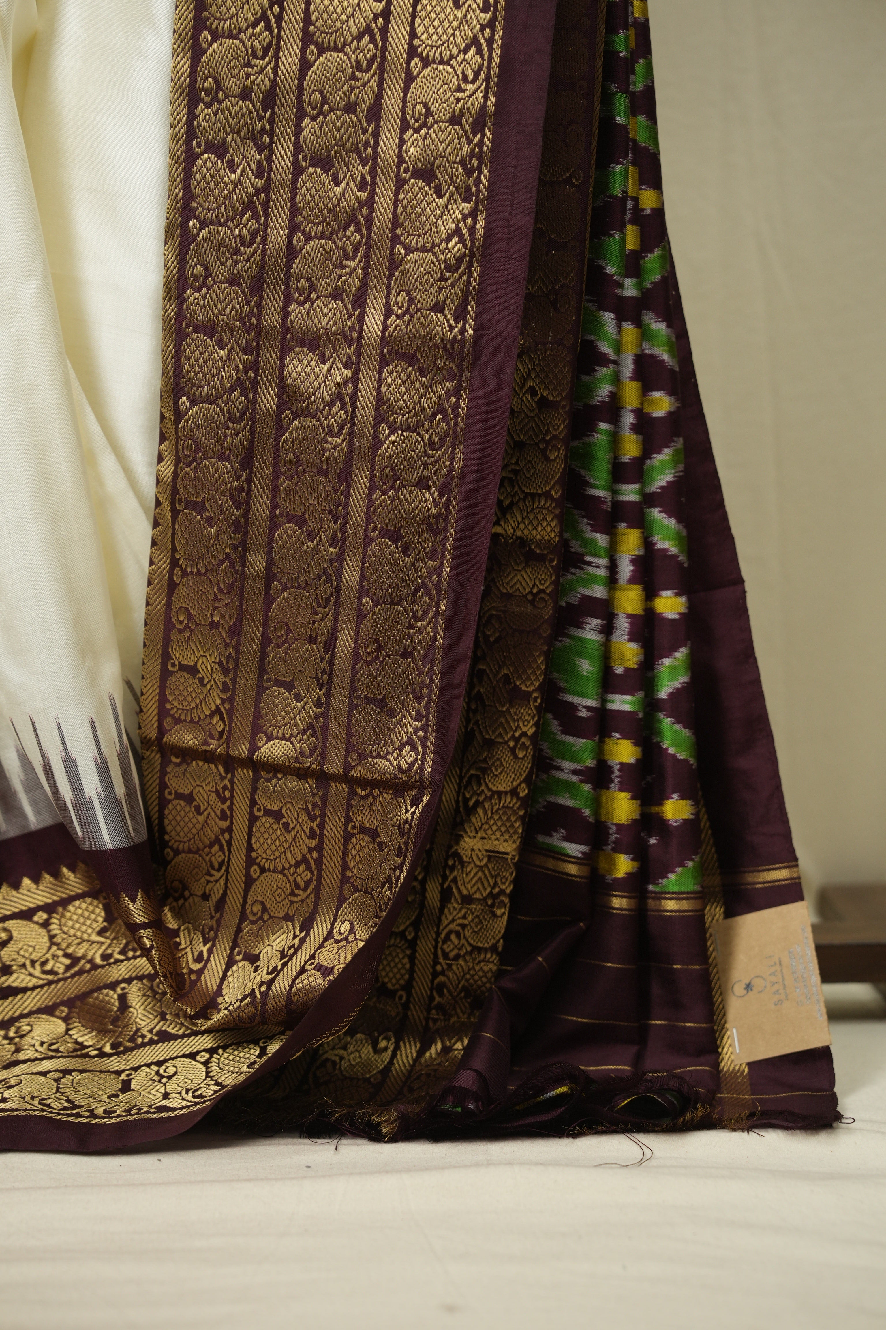 White Pochampalli Silk Ikat Saree - SRWPSIS320