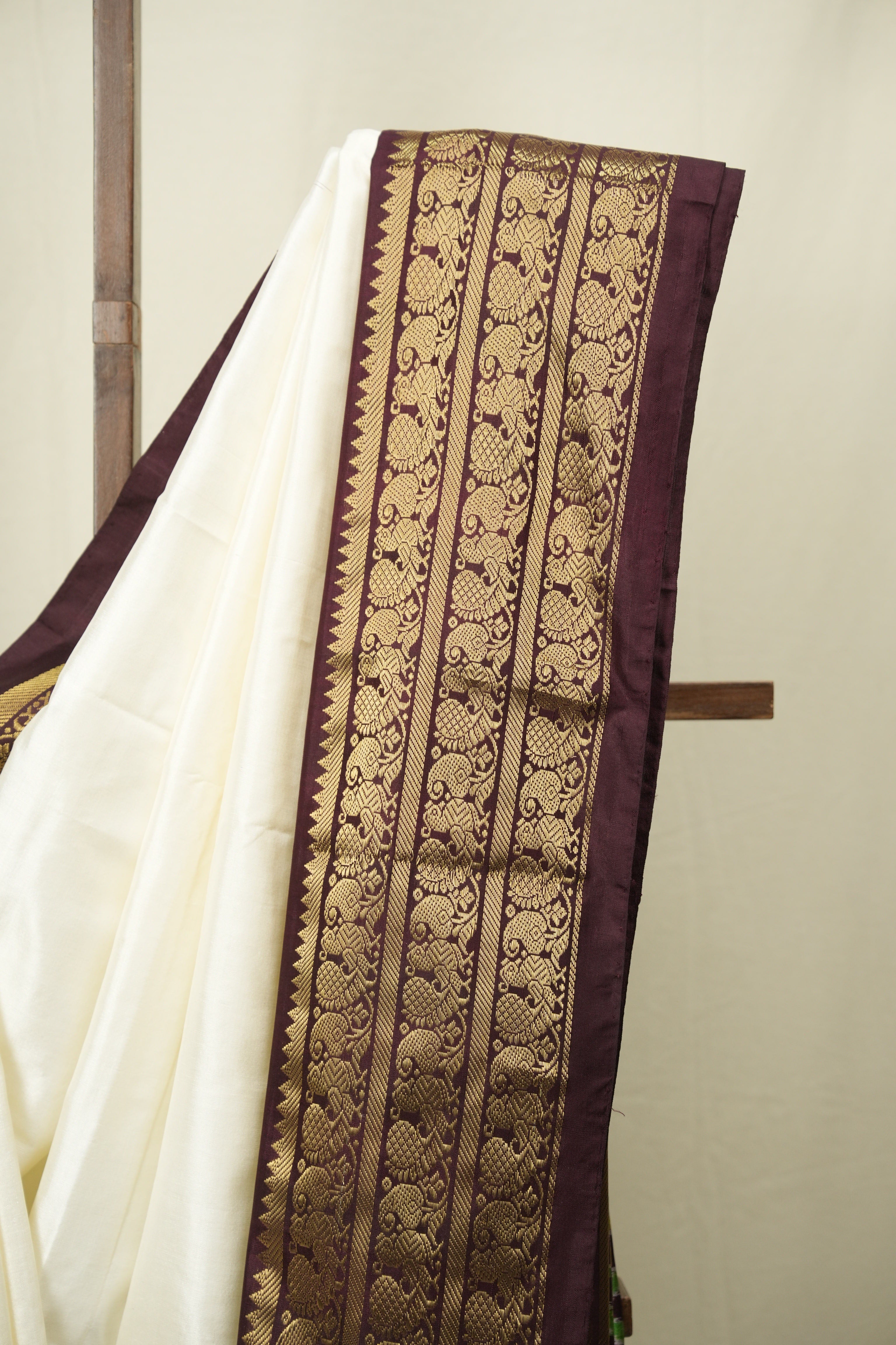 White Pochampalli Silk Ikat Saree - SRWPSIS320