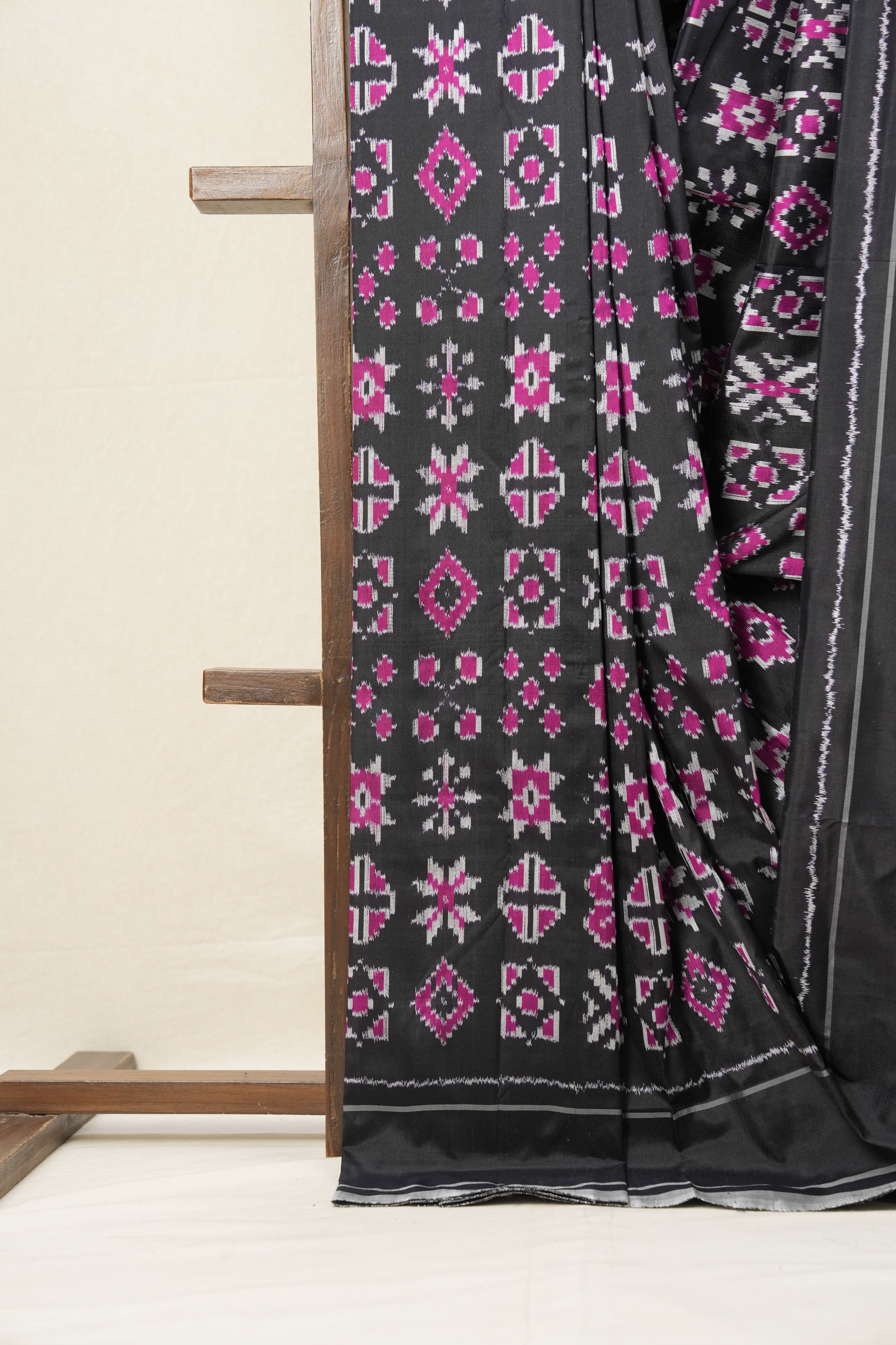Black Pochampalli Silk Ikat Saree - SRBPSIS192