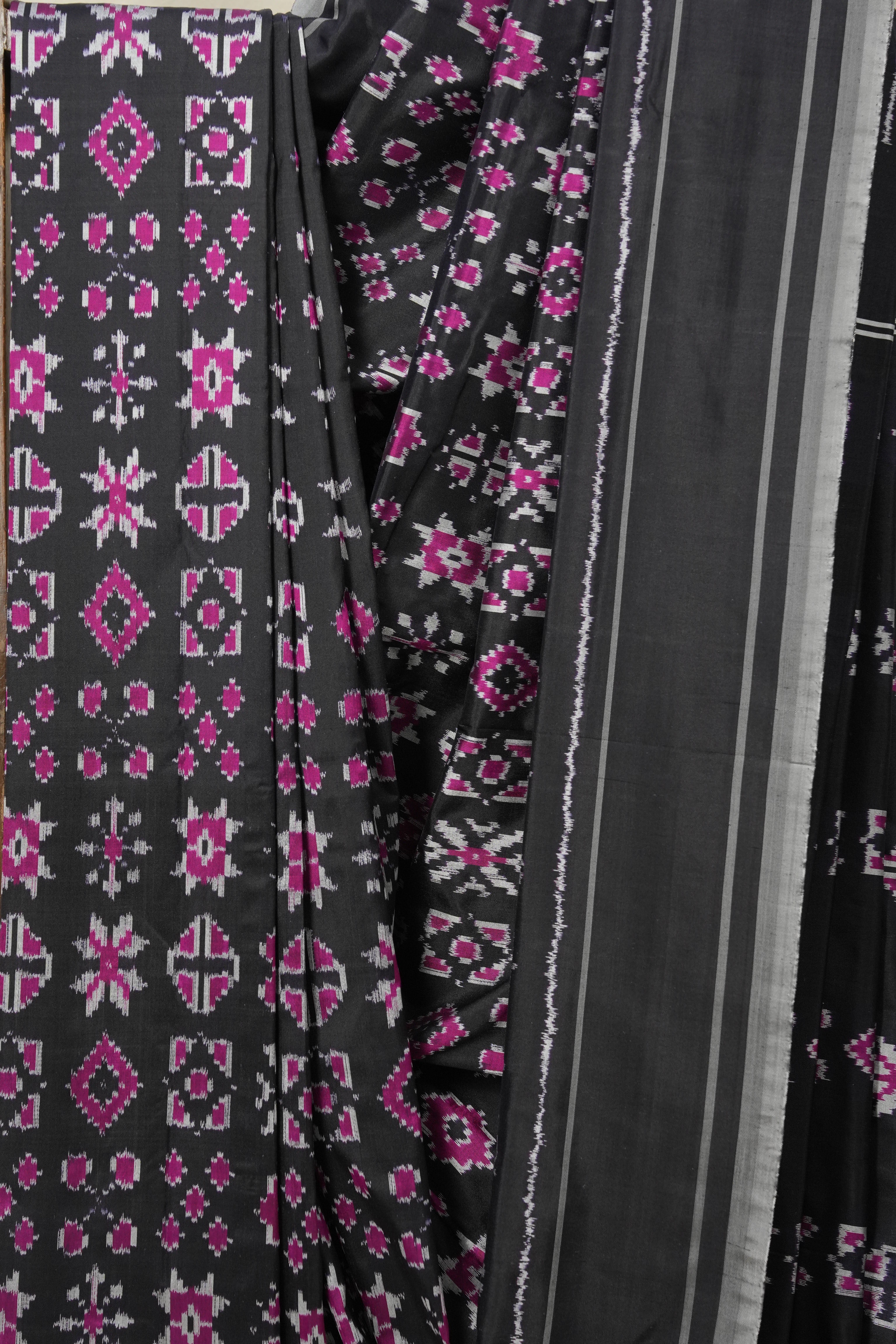 Black Pochampalli Silk Ikat Saree - SRBPSIS192