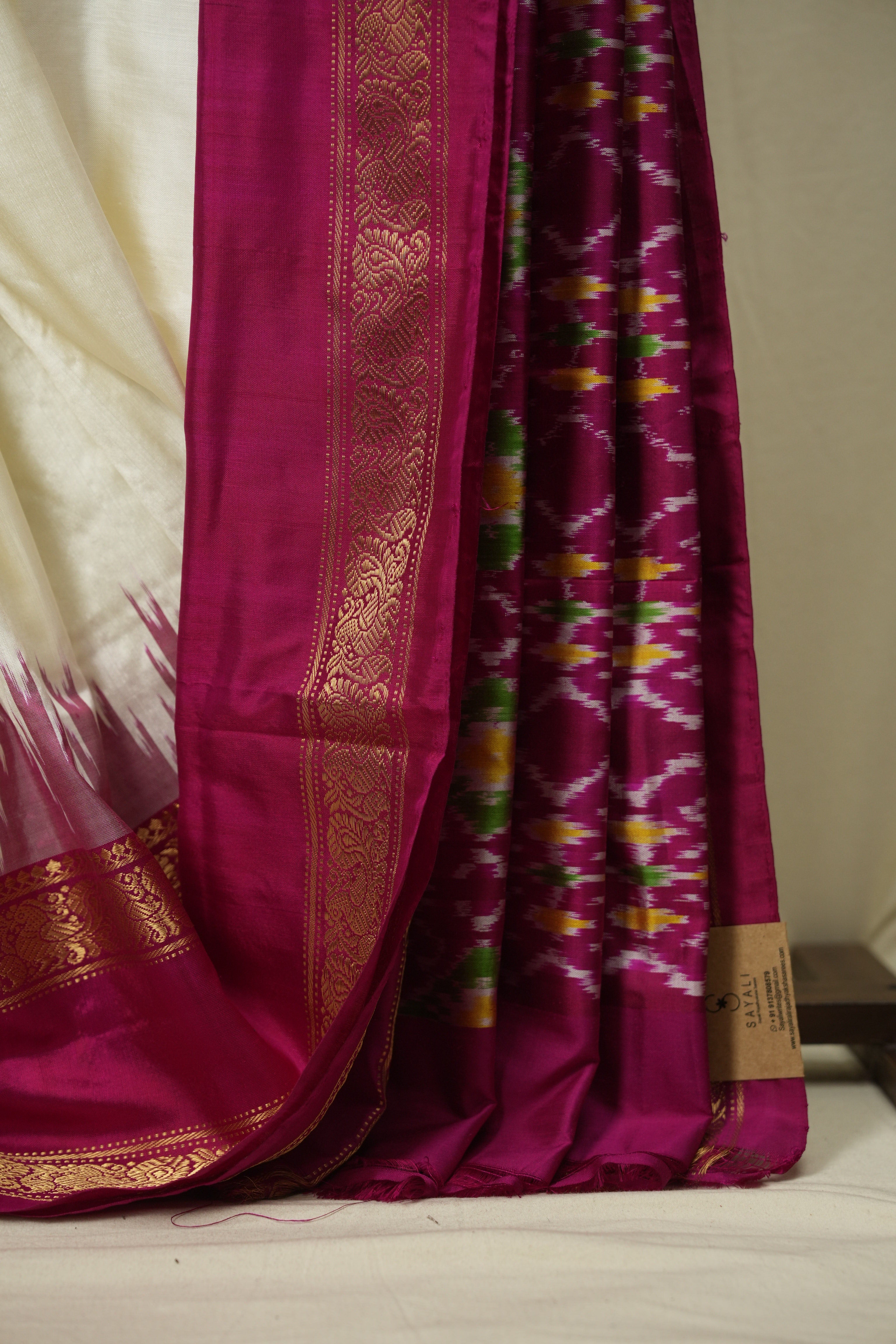 White Pochampalli Silk Ikat Saree - SRWPSIS318