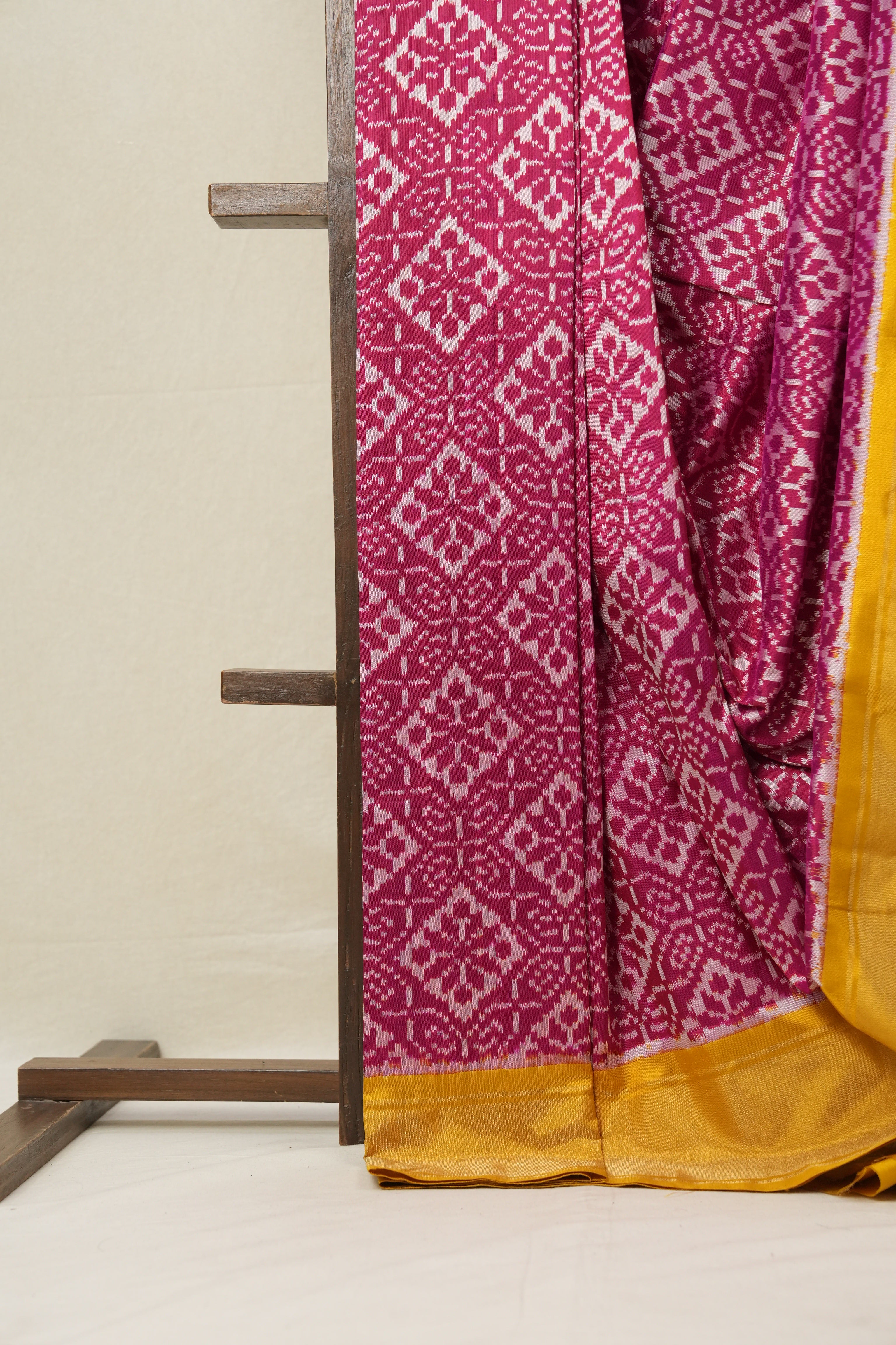 Pink Pochampalli Silk Ikat Saree - SRPPSIS193