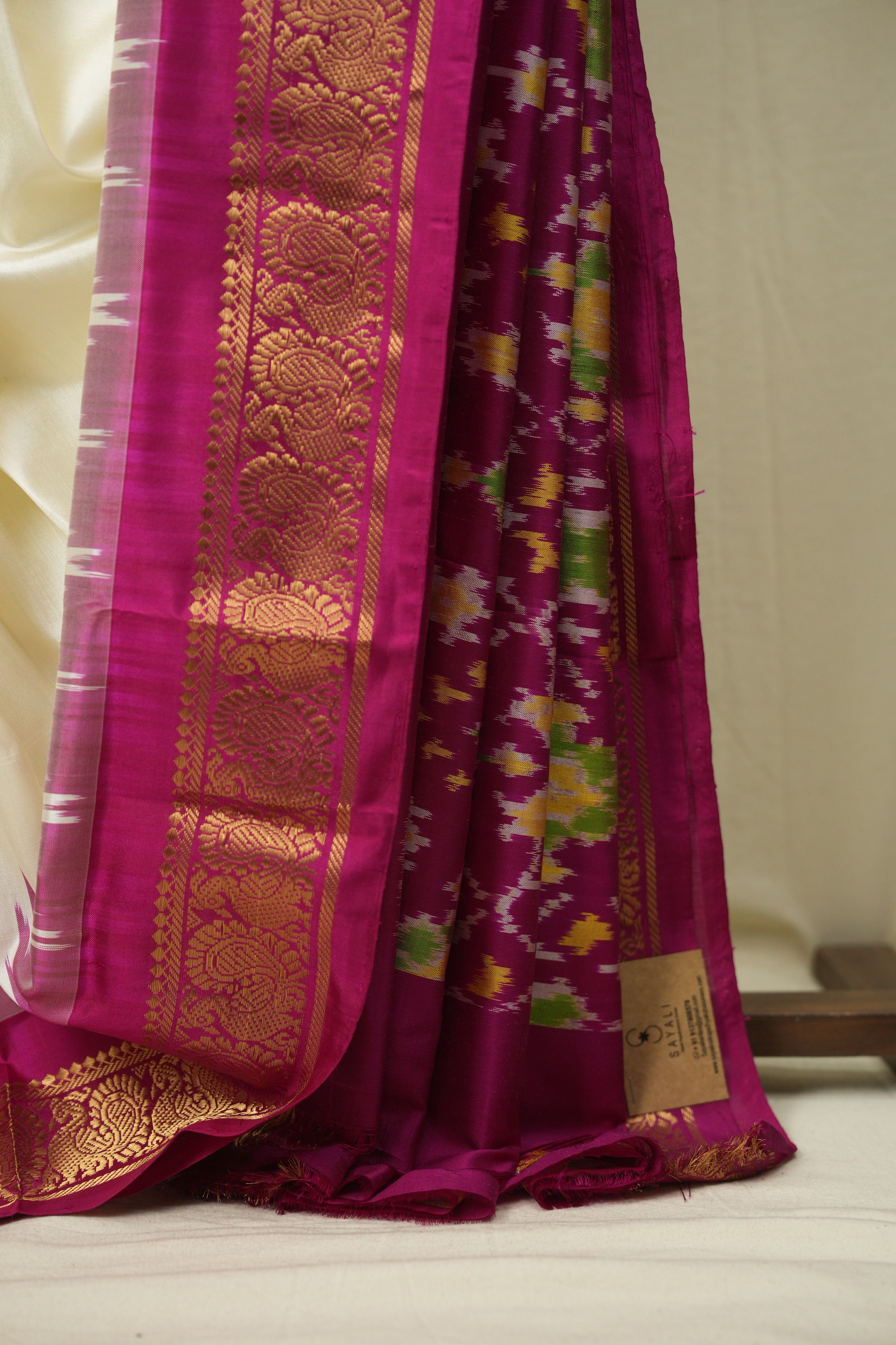 White Pochampalli Silk Ikat Saree - SRWPSIS316