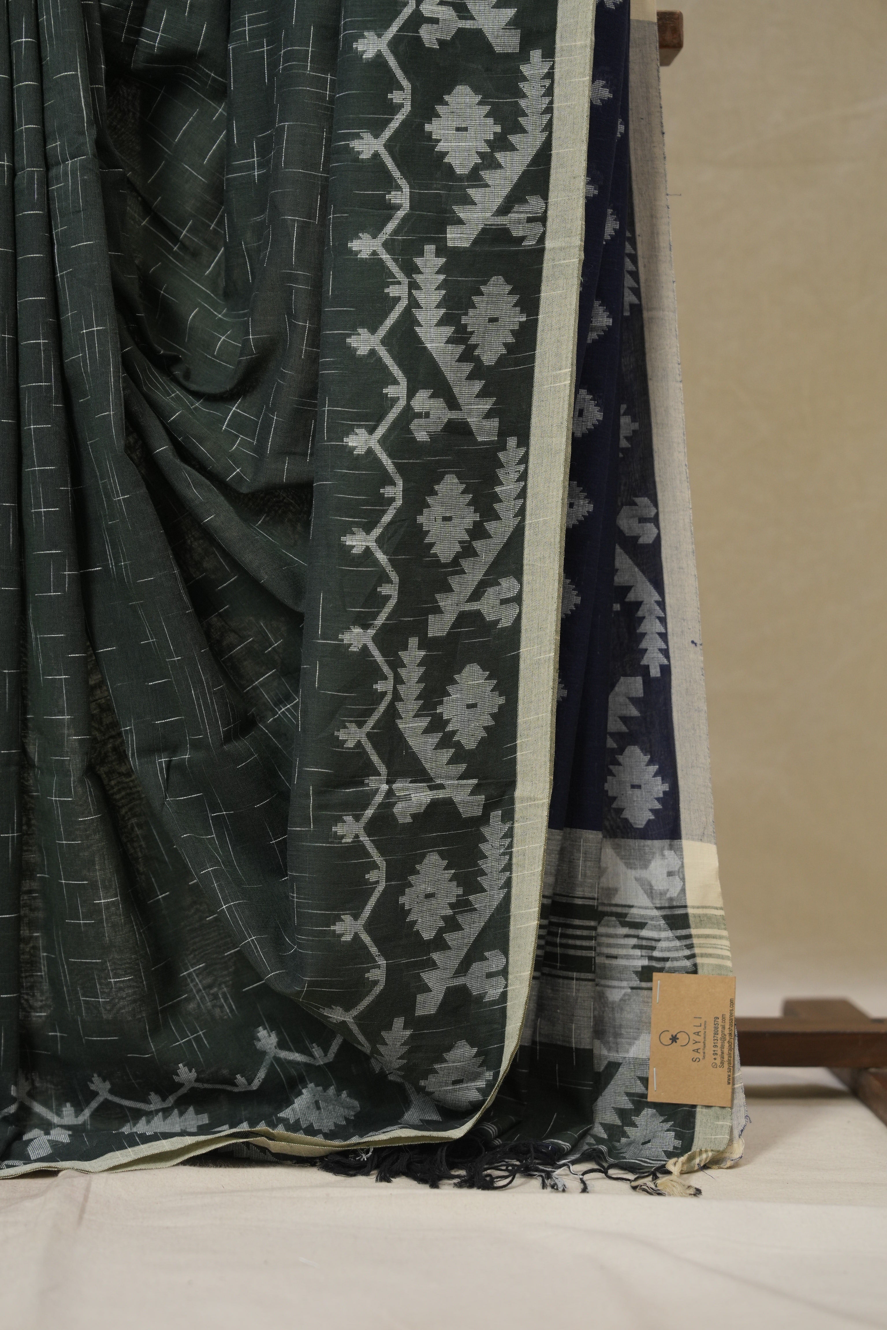 Olive Green Bengal Cotton Jamdani Saree - SROGBCJS248