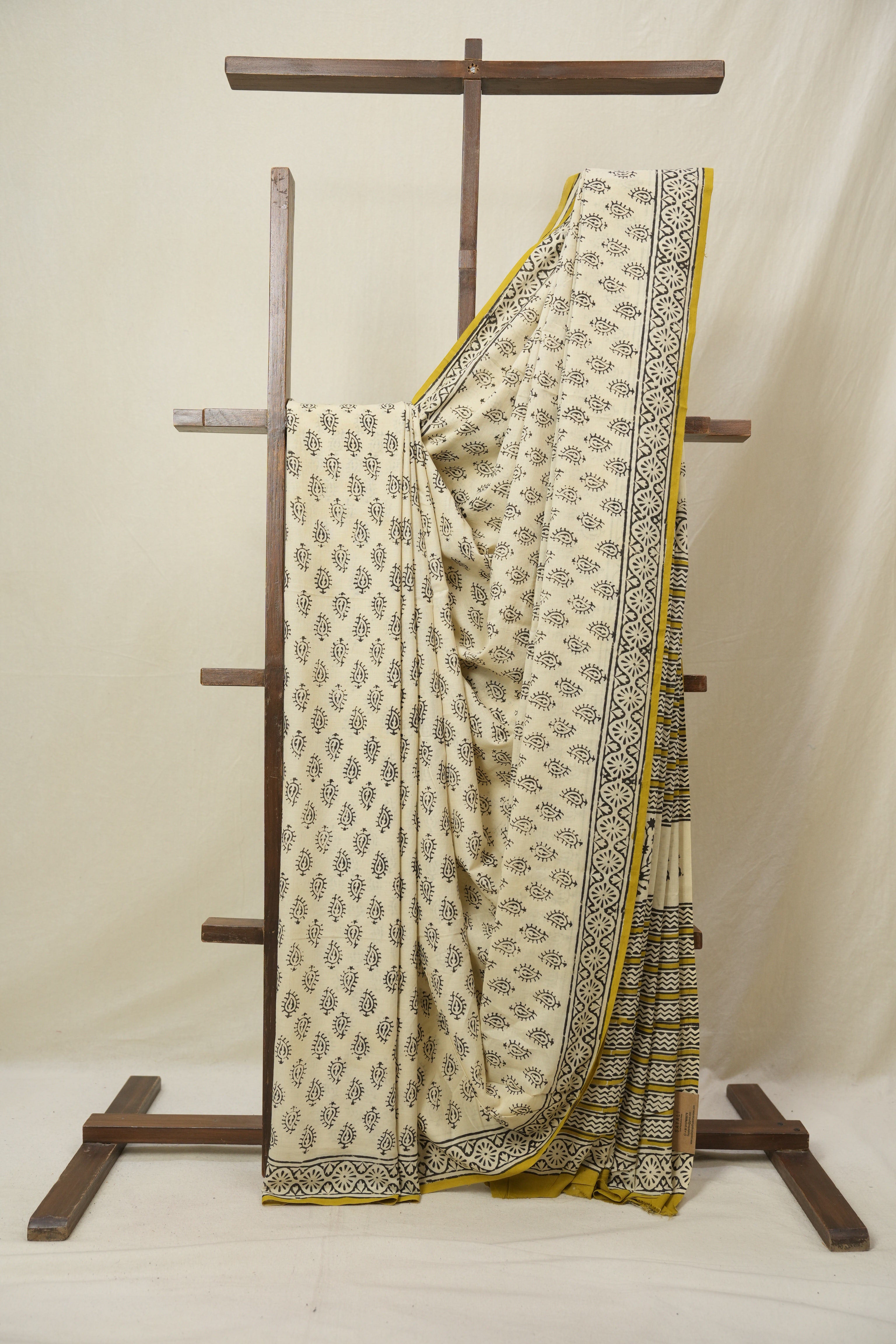 Cream HBP Cotton Saree - SRCCS3239