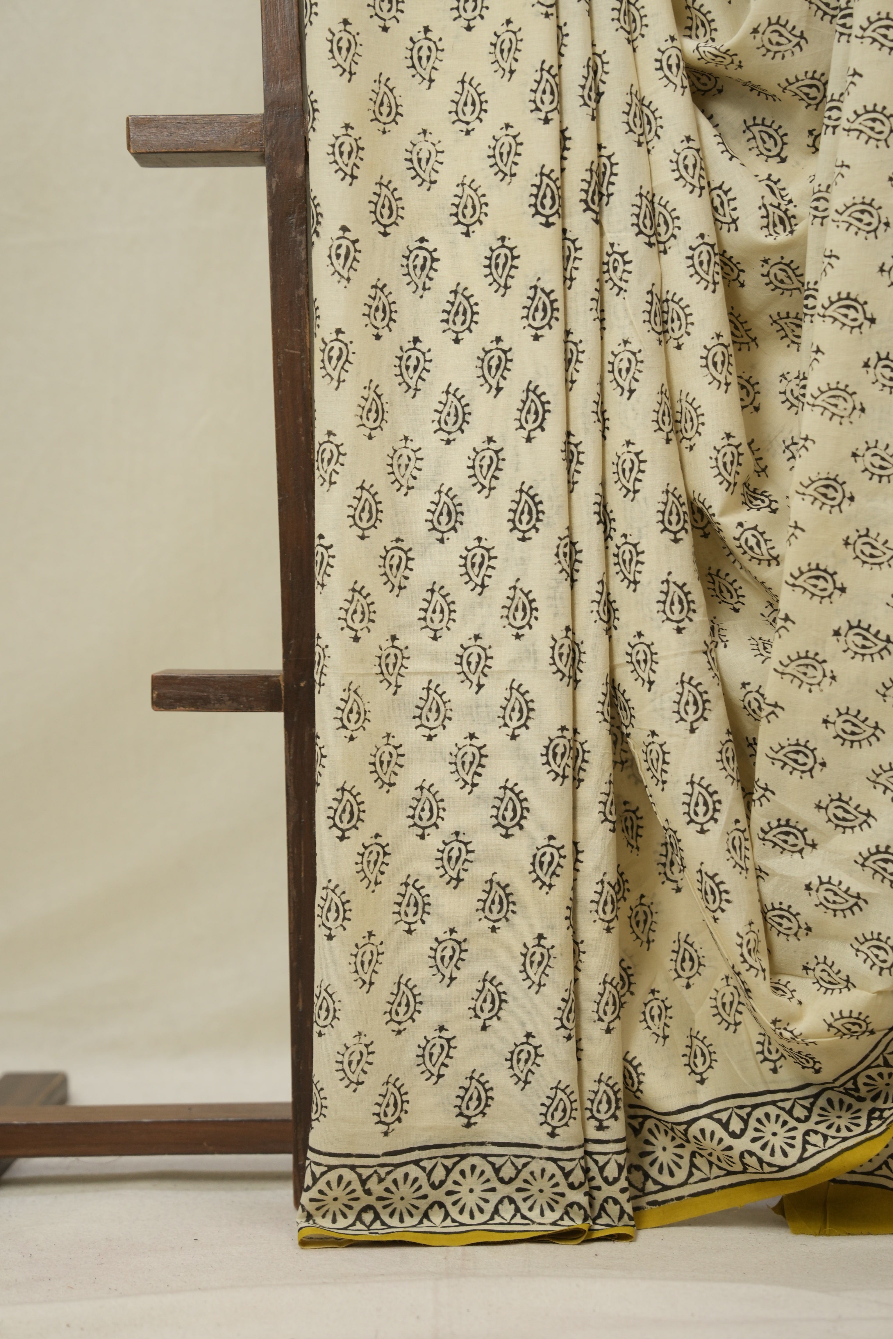 Cream HBP Cotton Saree - SRCCS3239