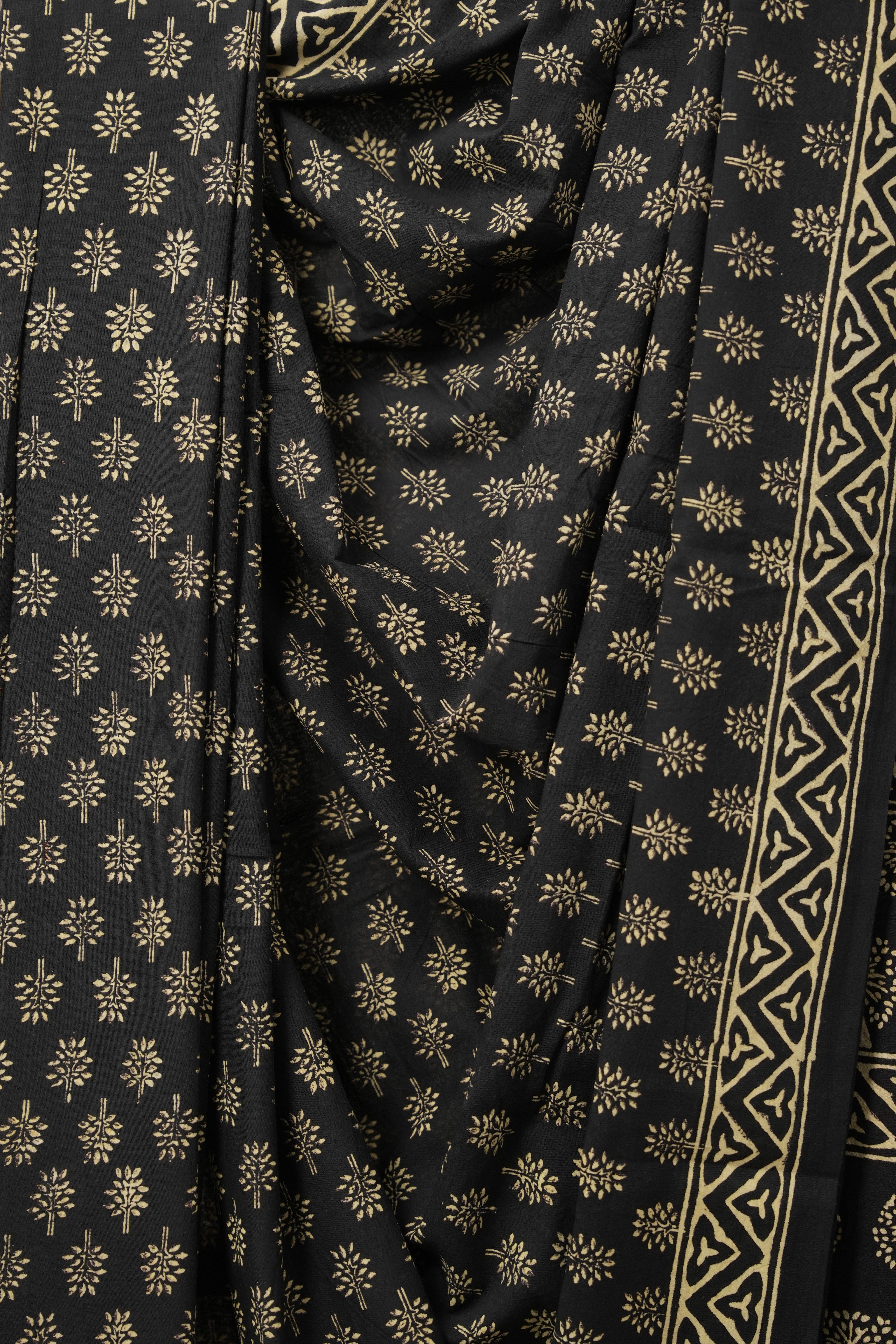 Black HBP Cotton Saree - SRBCS3070