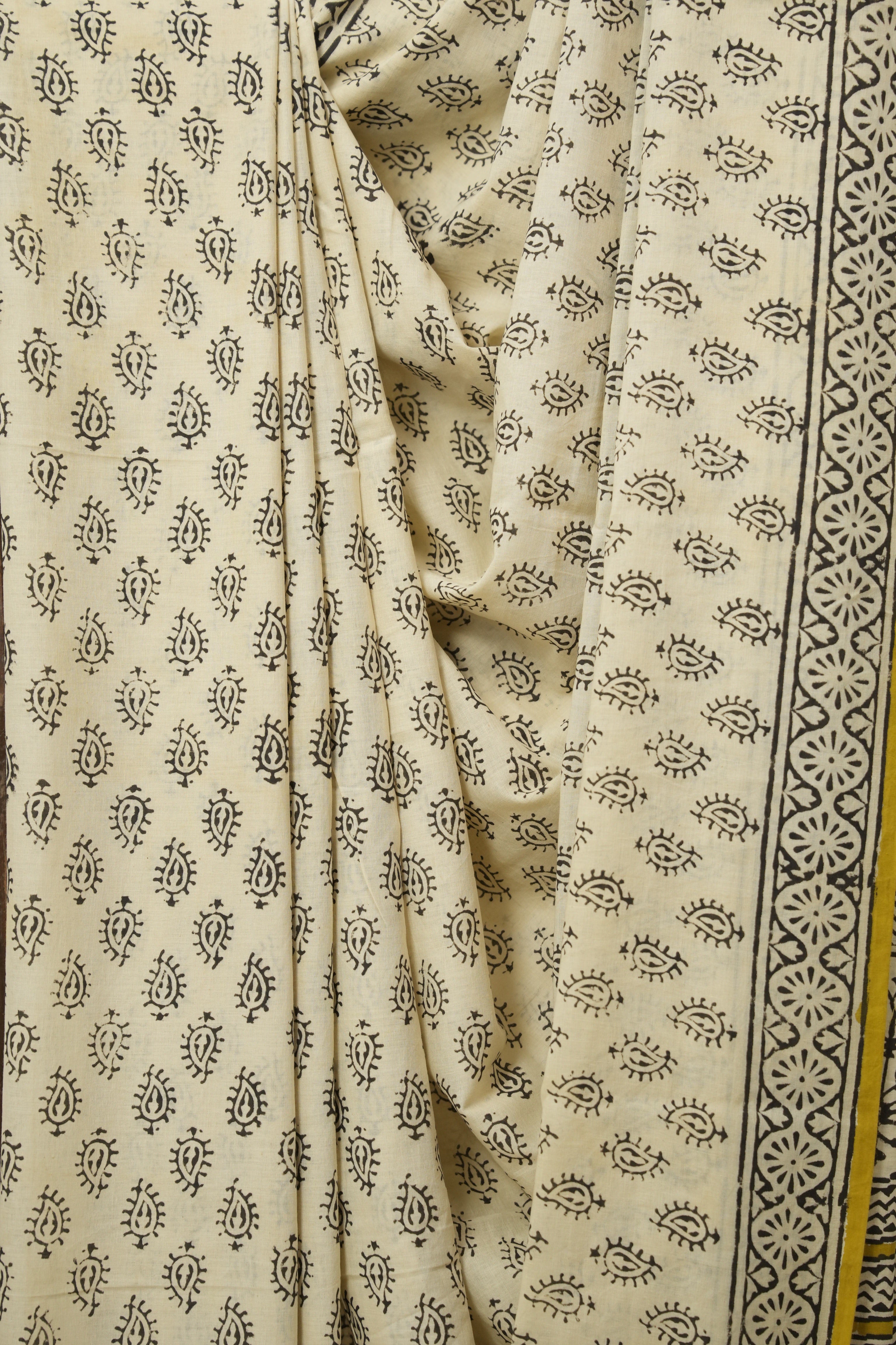 Cream HBP Cotton Saree - SRCCS3239