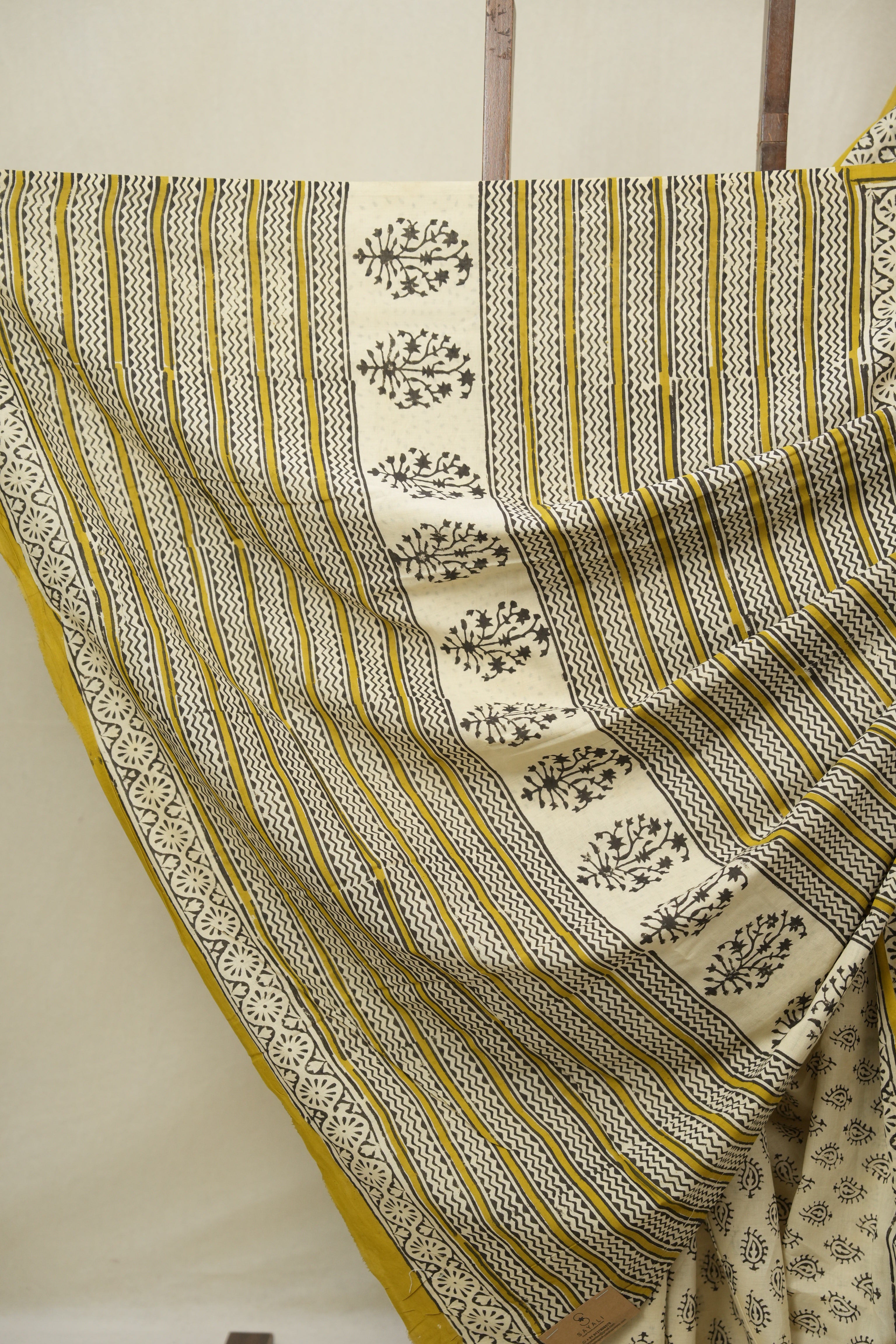 Cream HBP Cotton Saree - SRCCS3239
