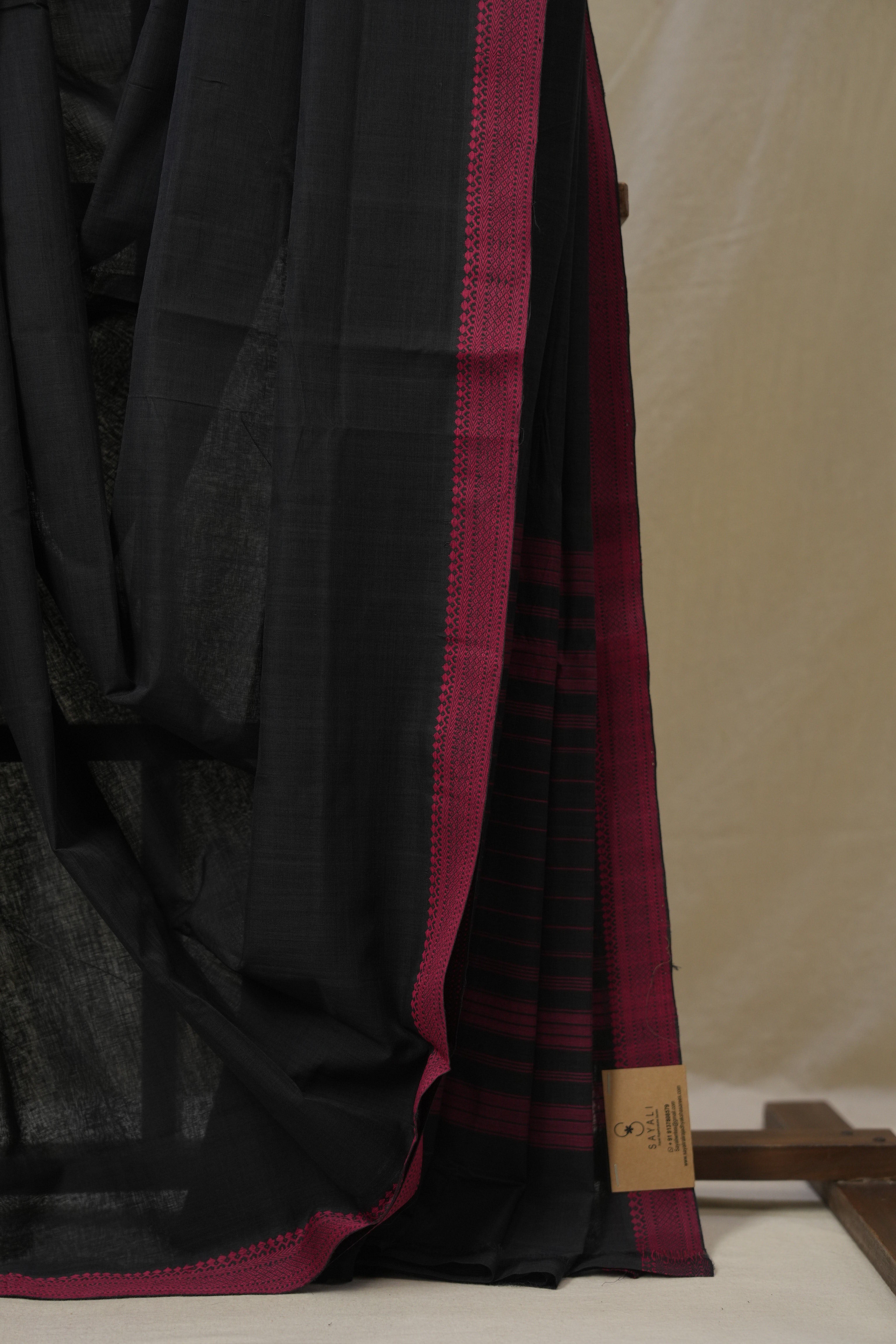 Black Plain Cotton Mangalgiri Saree - SRBPCMS75